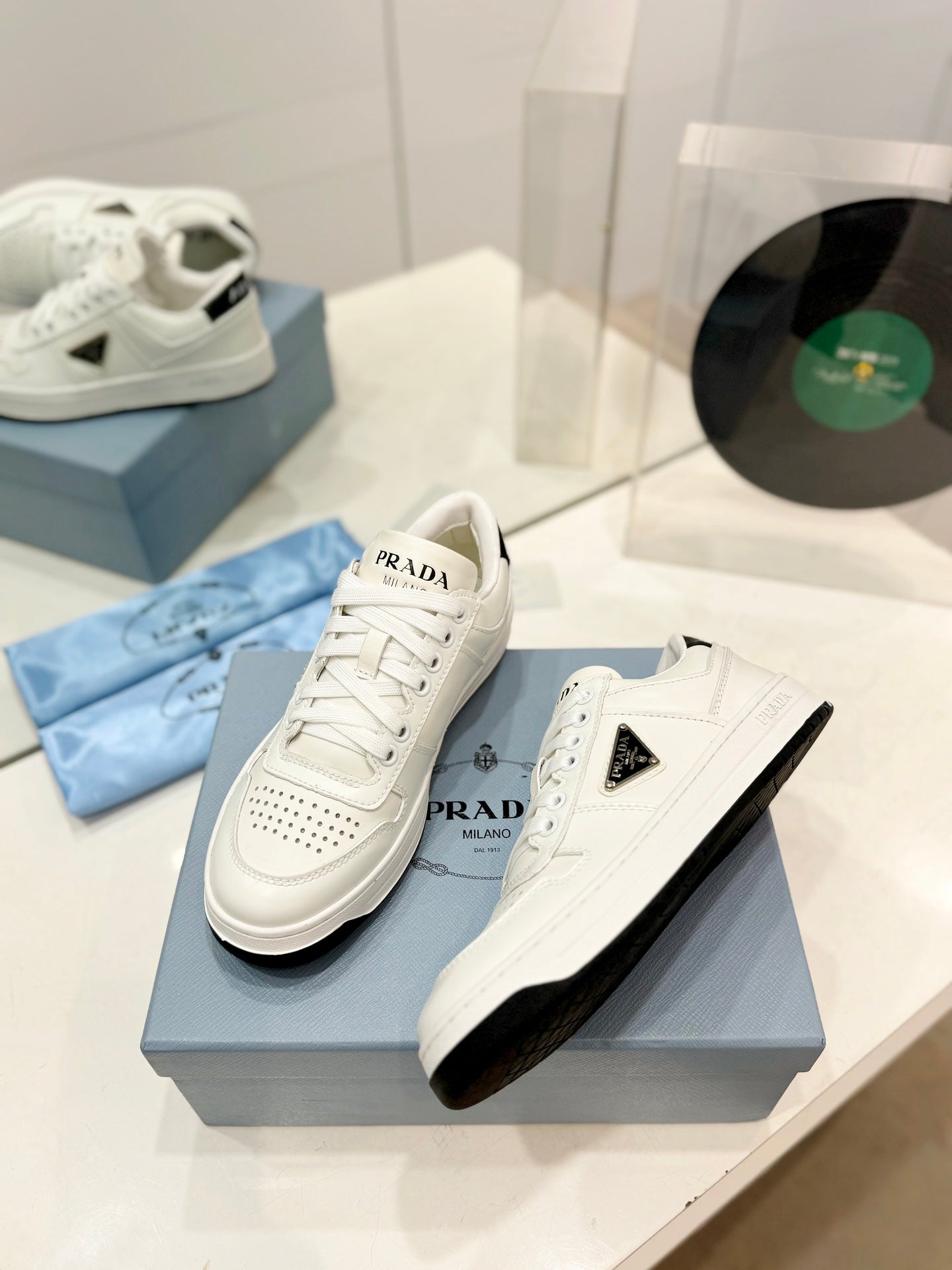 P-Sneakers