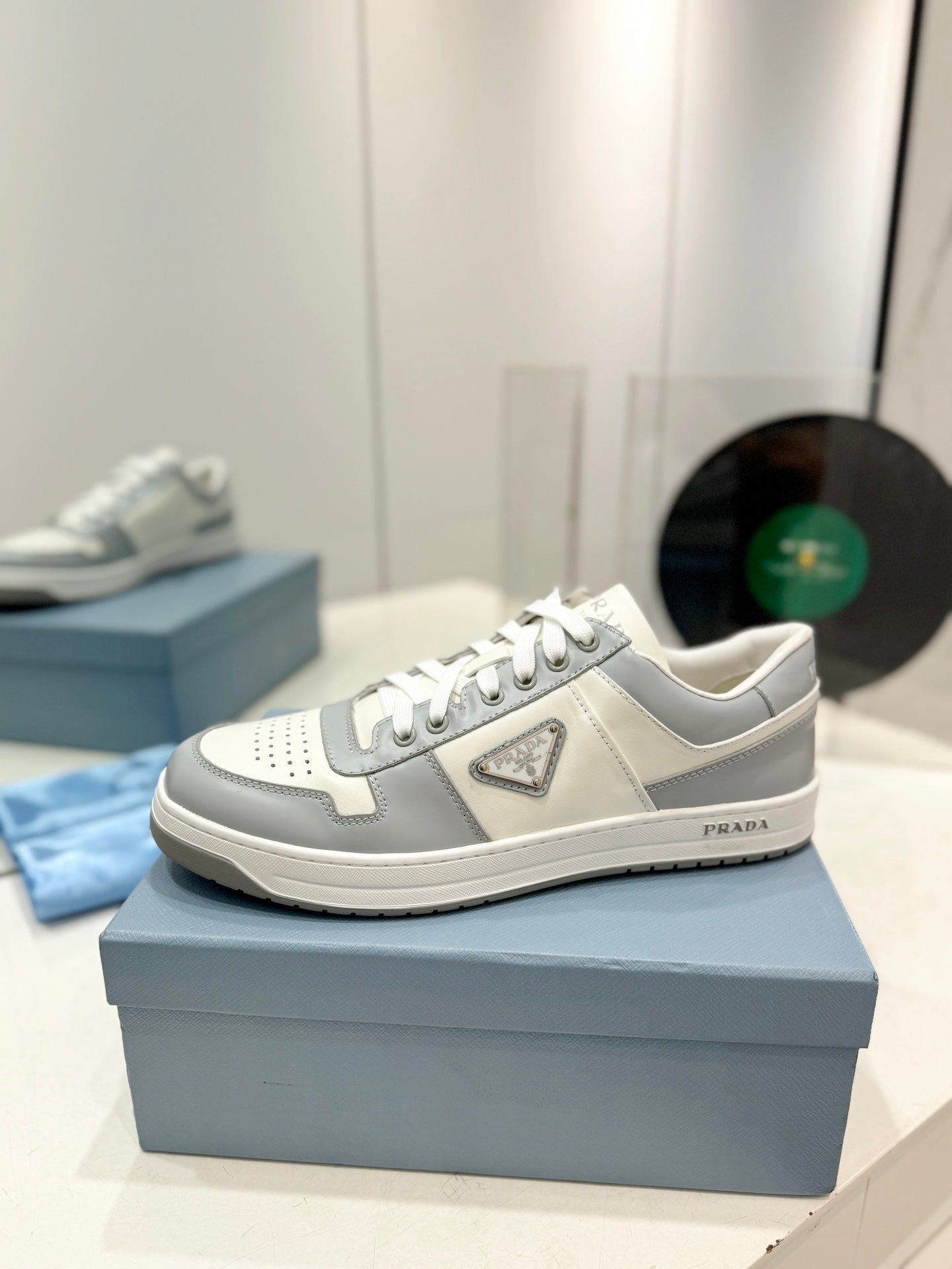 P-Sneakers