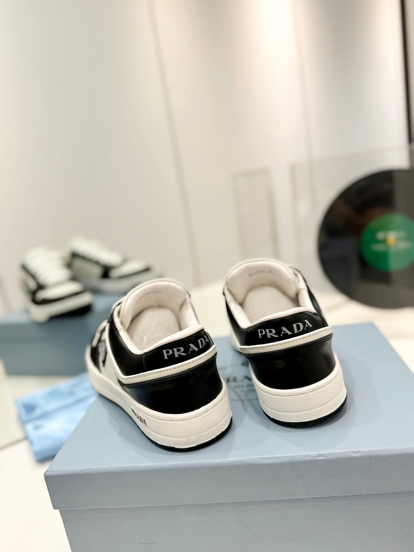 P-Sneakers