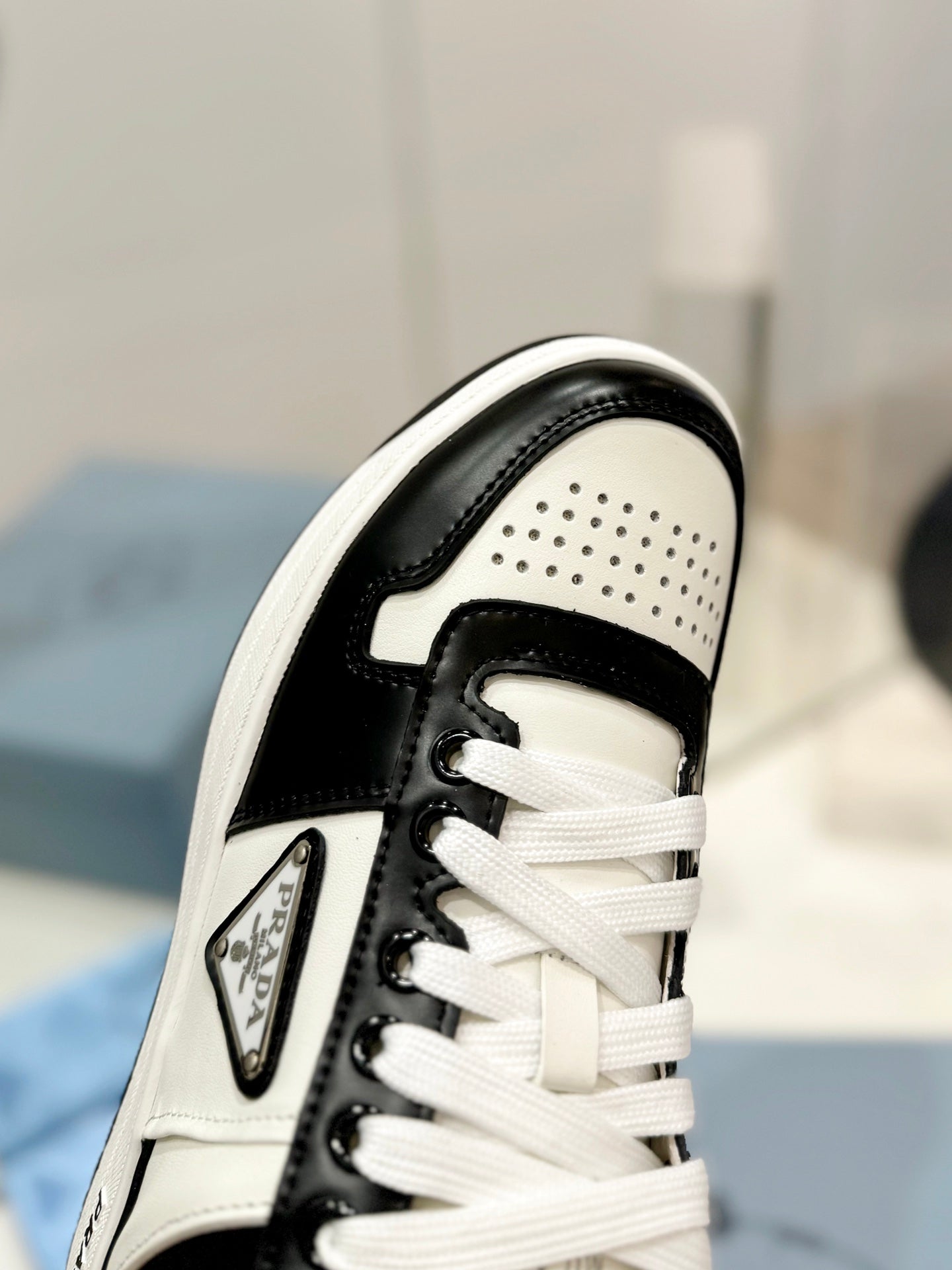 P-Sneakers