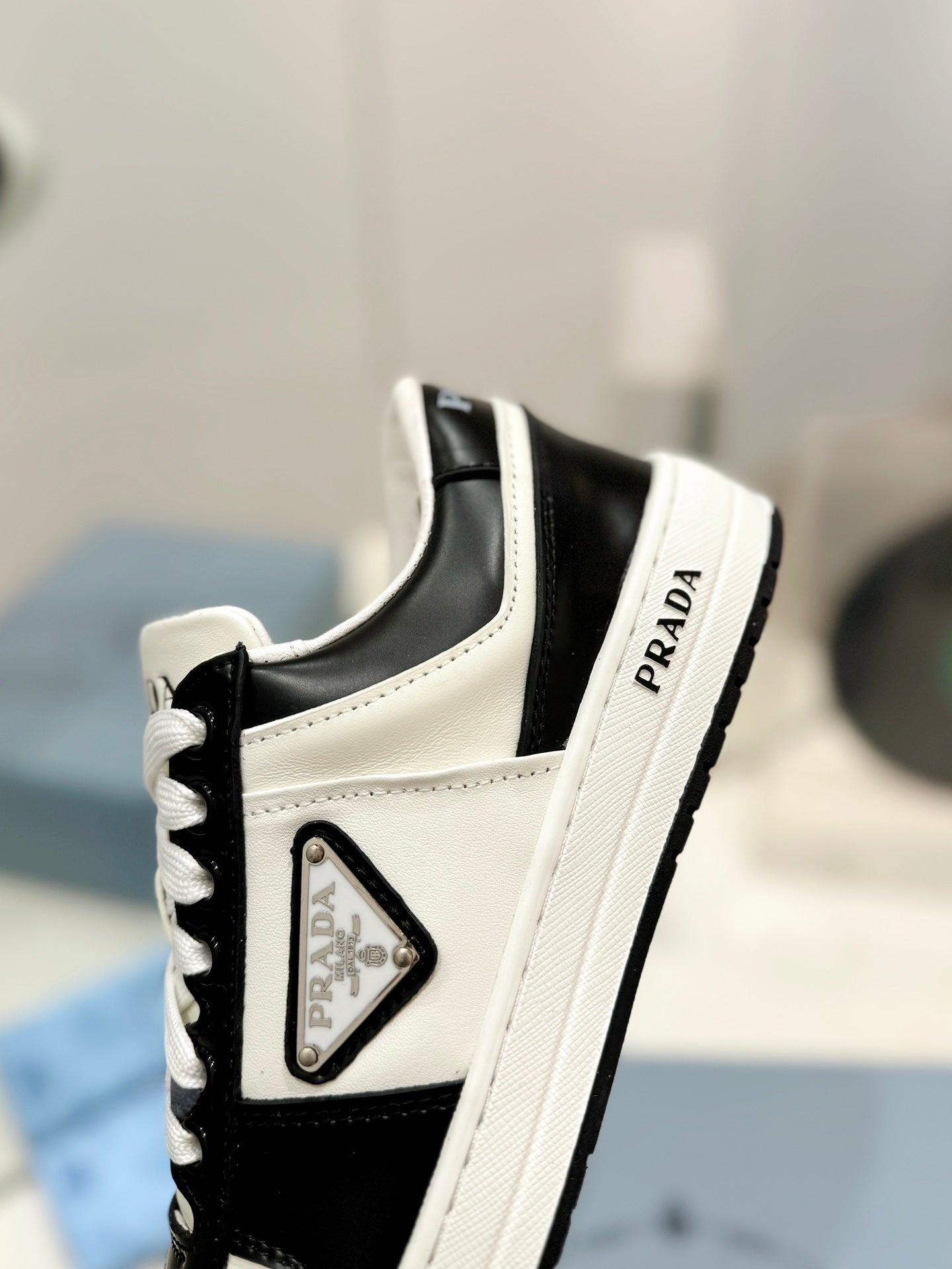 P-Sneakers