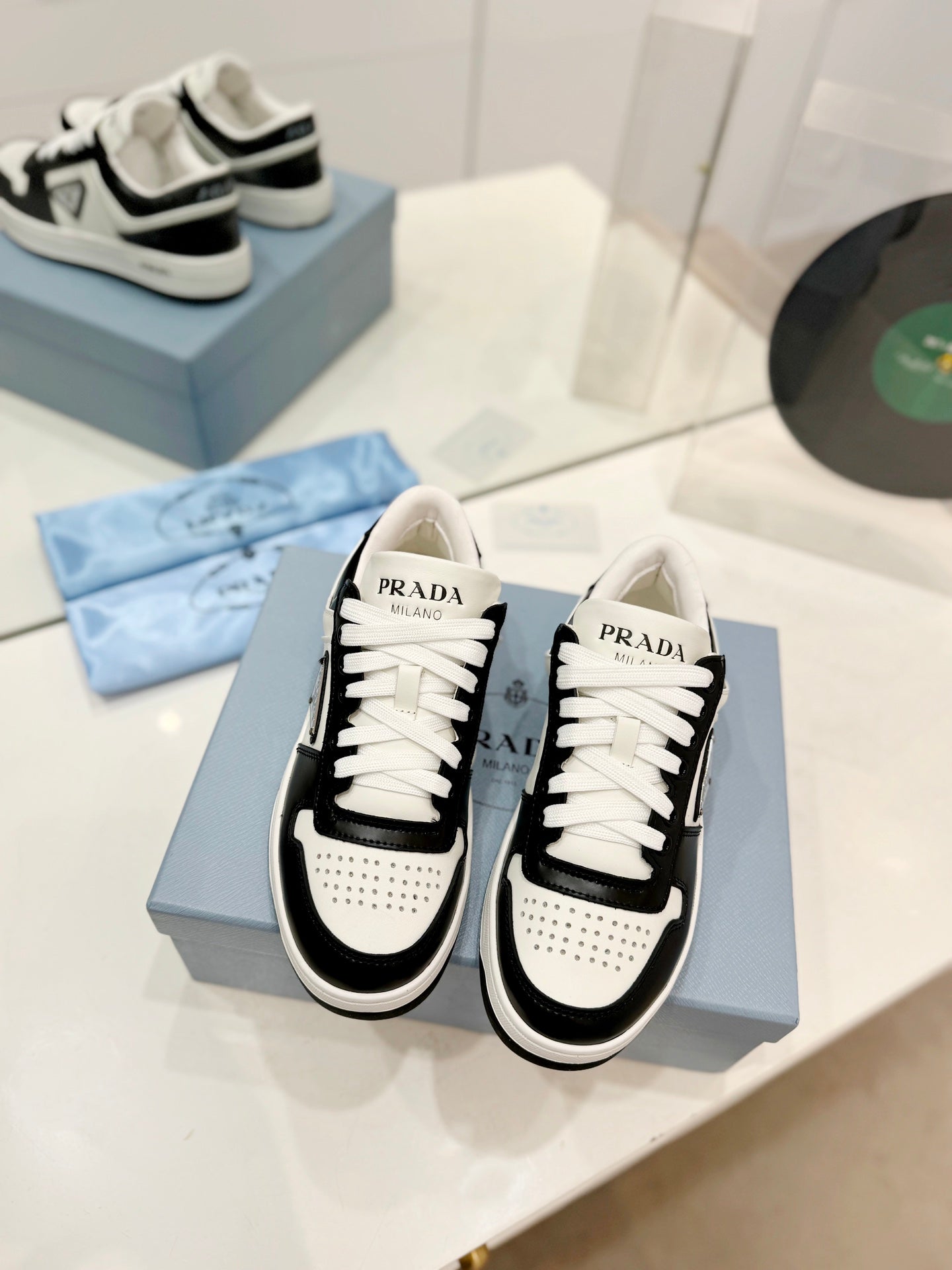 P-Sneakers