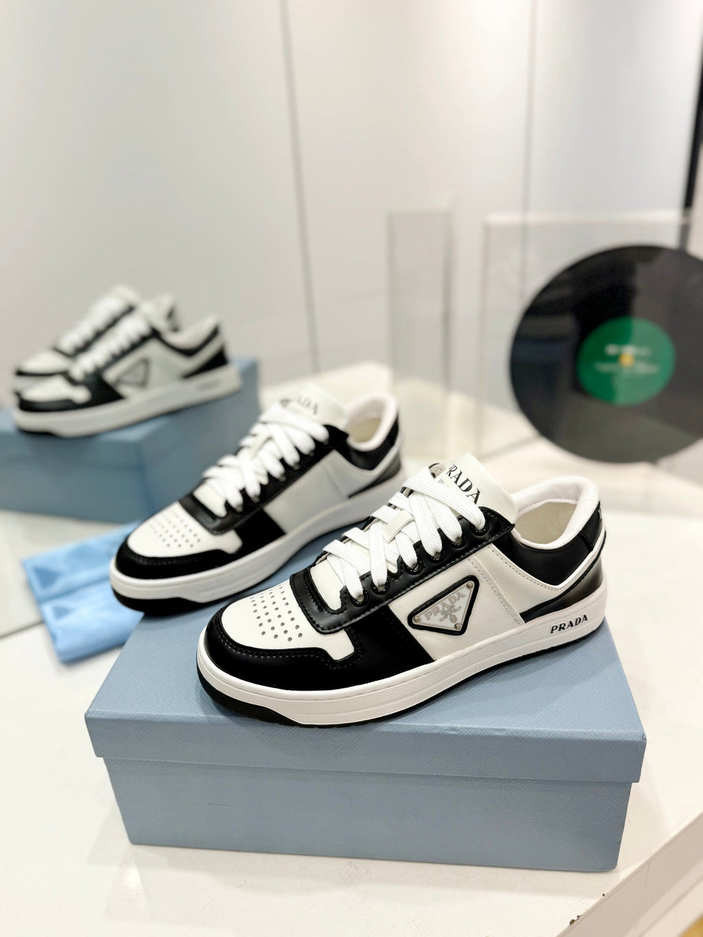 P-Sneakers