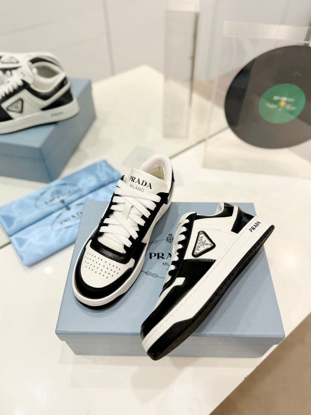 P-Sneakers