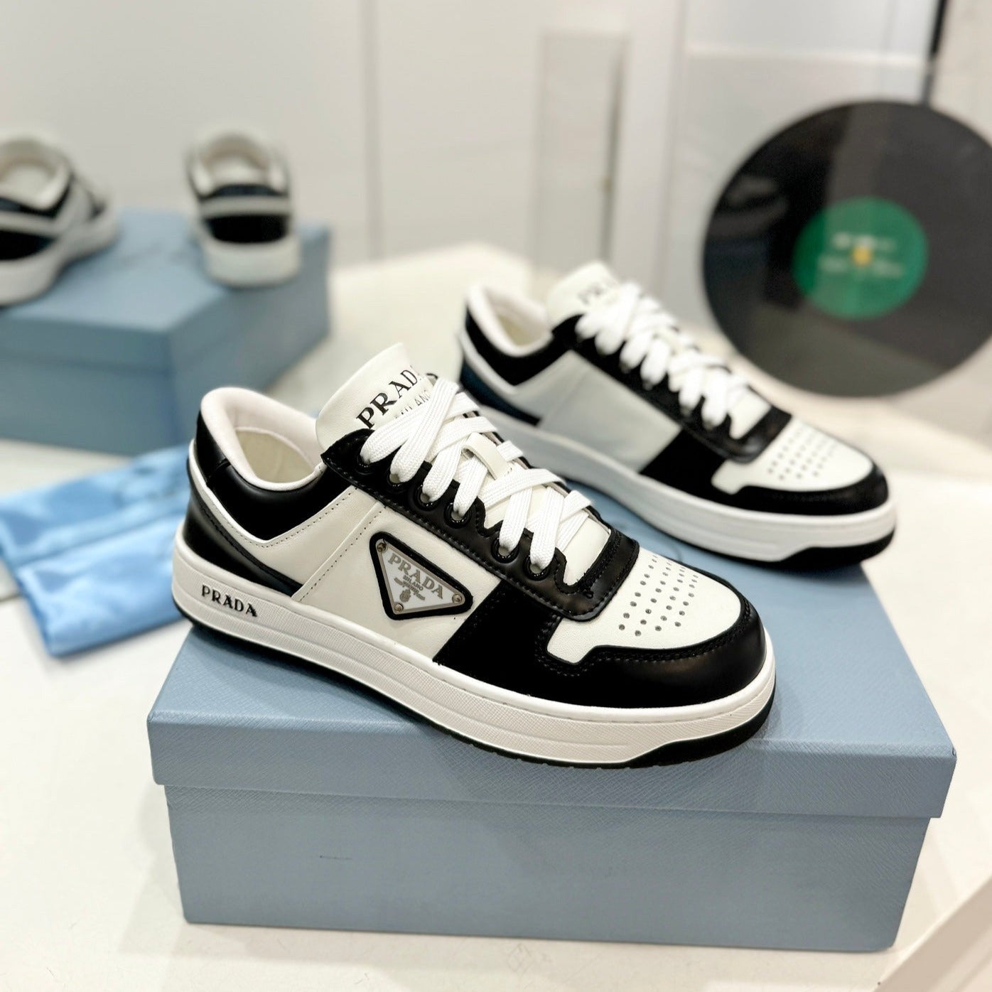 P-Sneakers