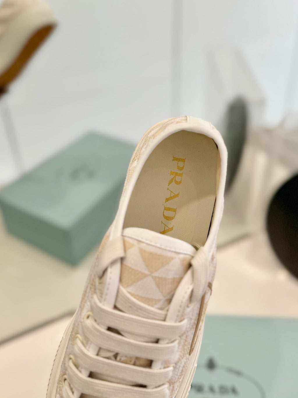 P-Sneakers
