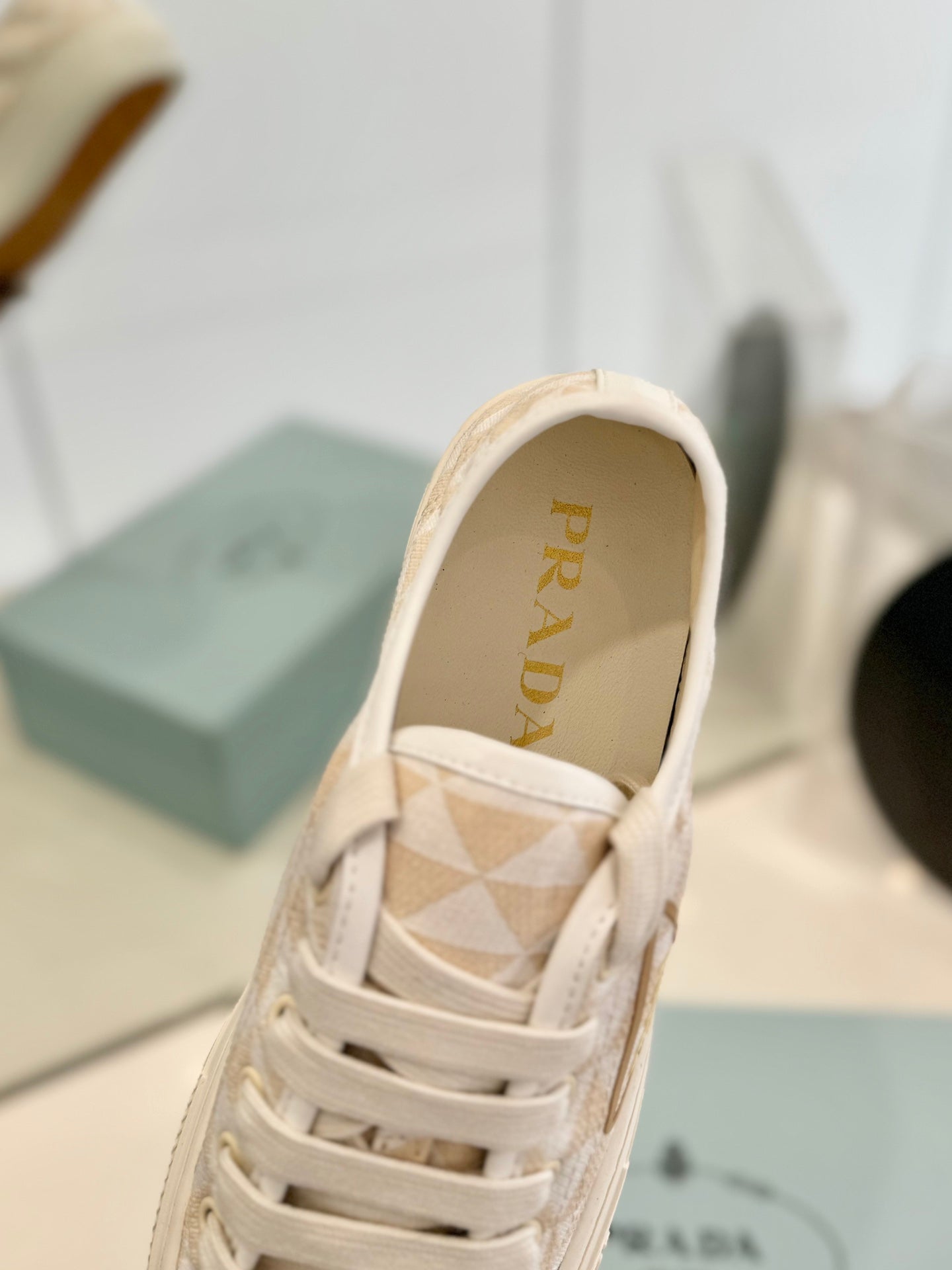 P-Sneakers