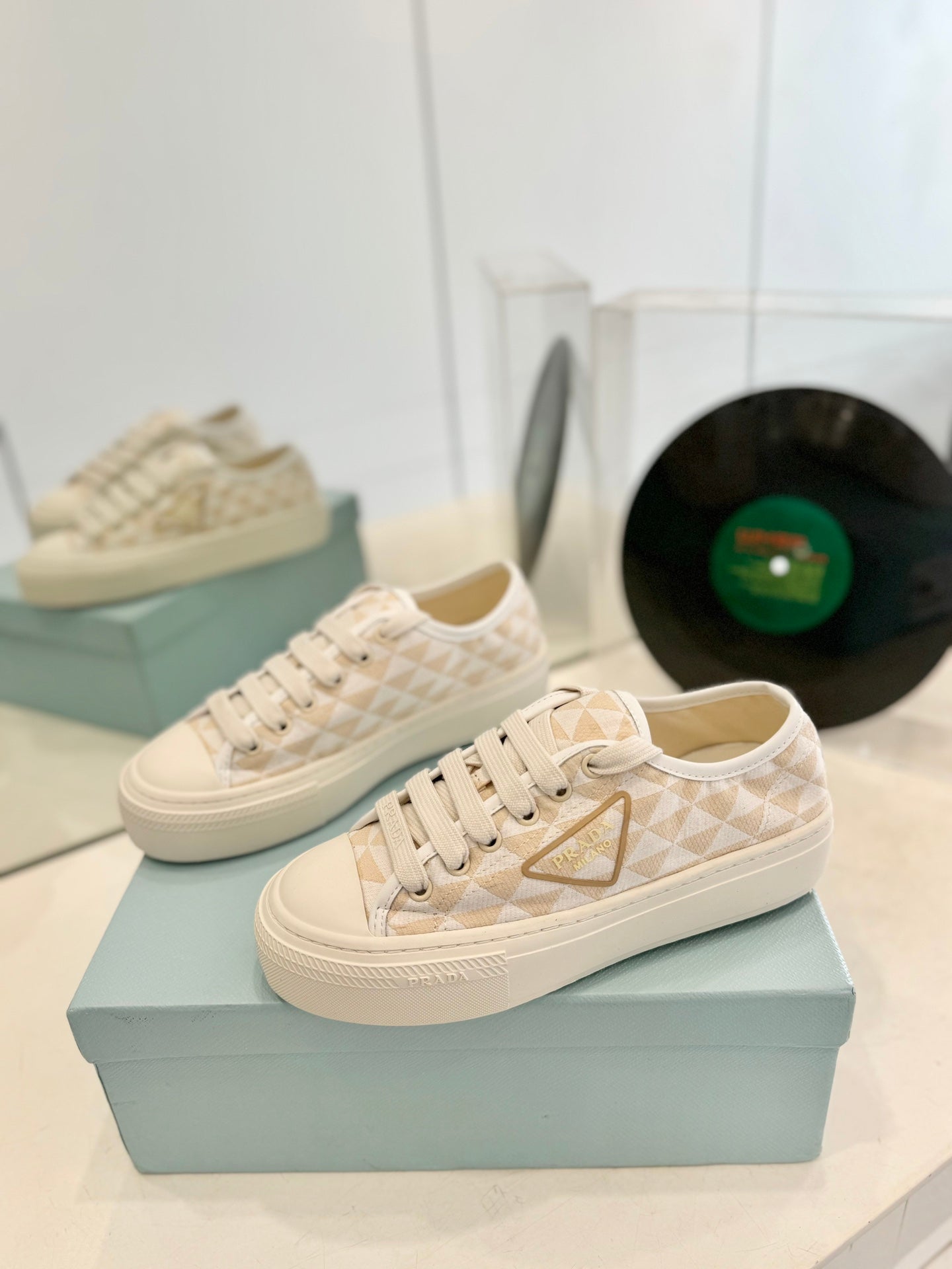 P-Sneakers