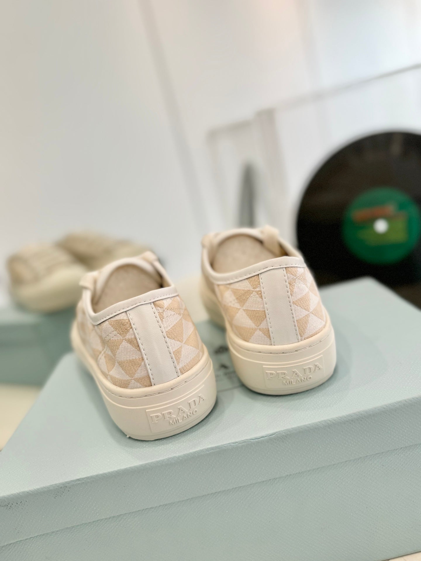 P-Sneakers