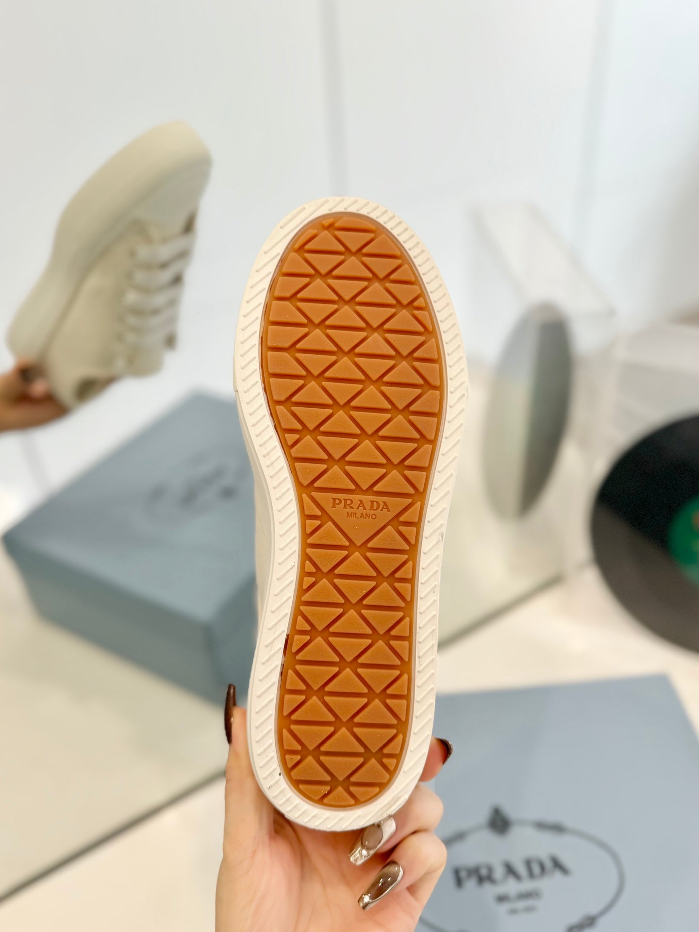 P-Sneakers