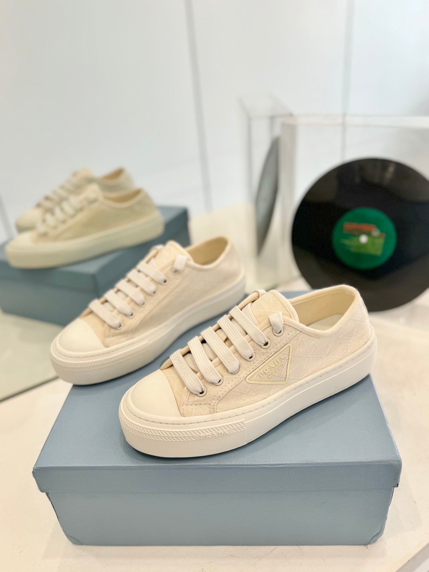 P-Sneakers