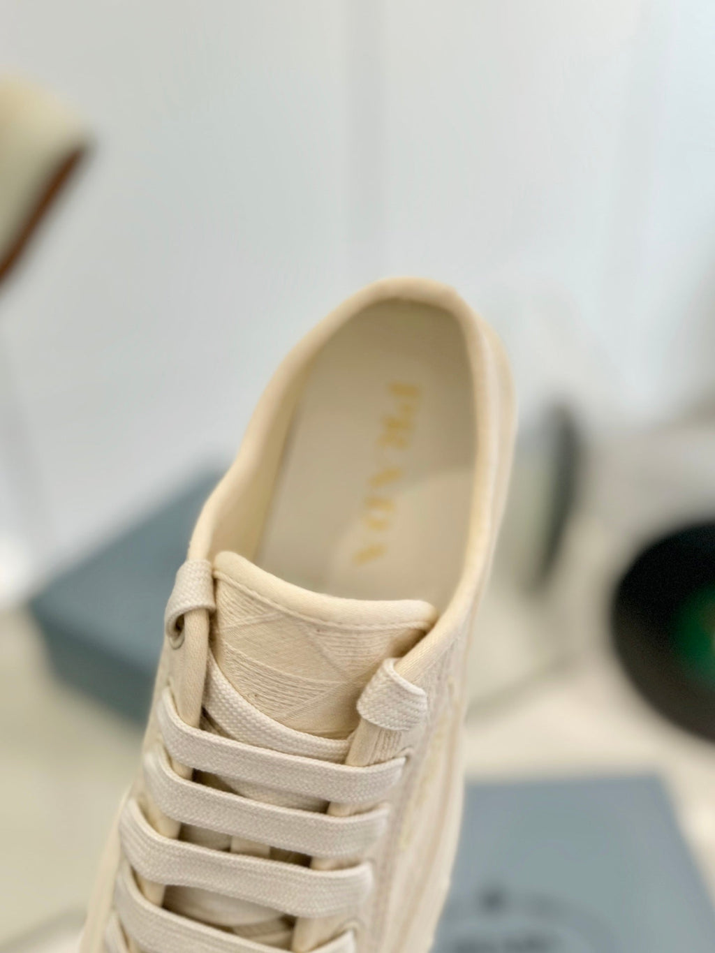 P-Sneakers