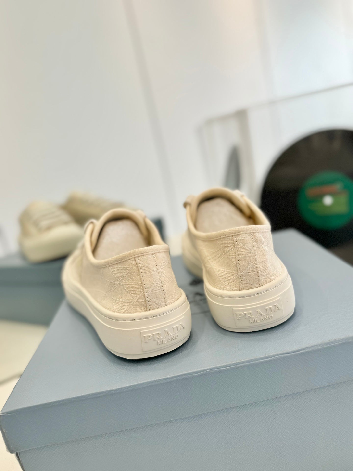 P-Sneakers