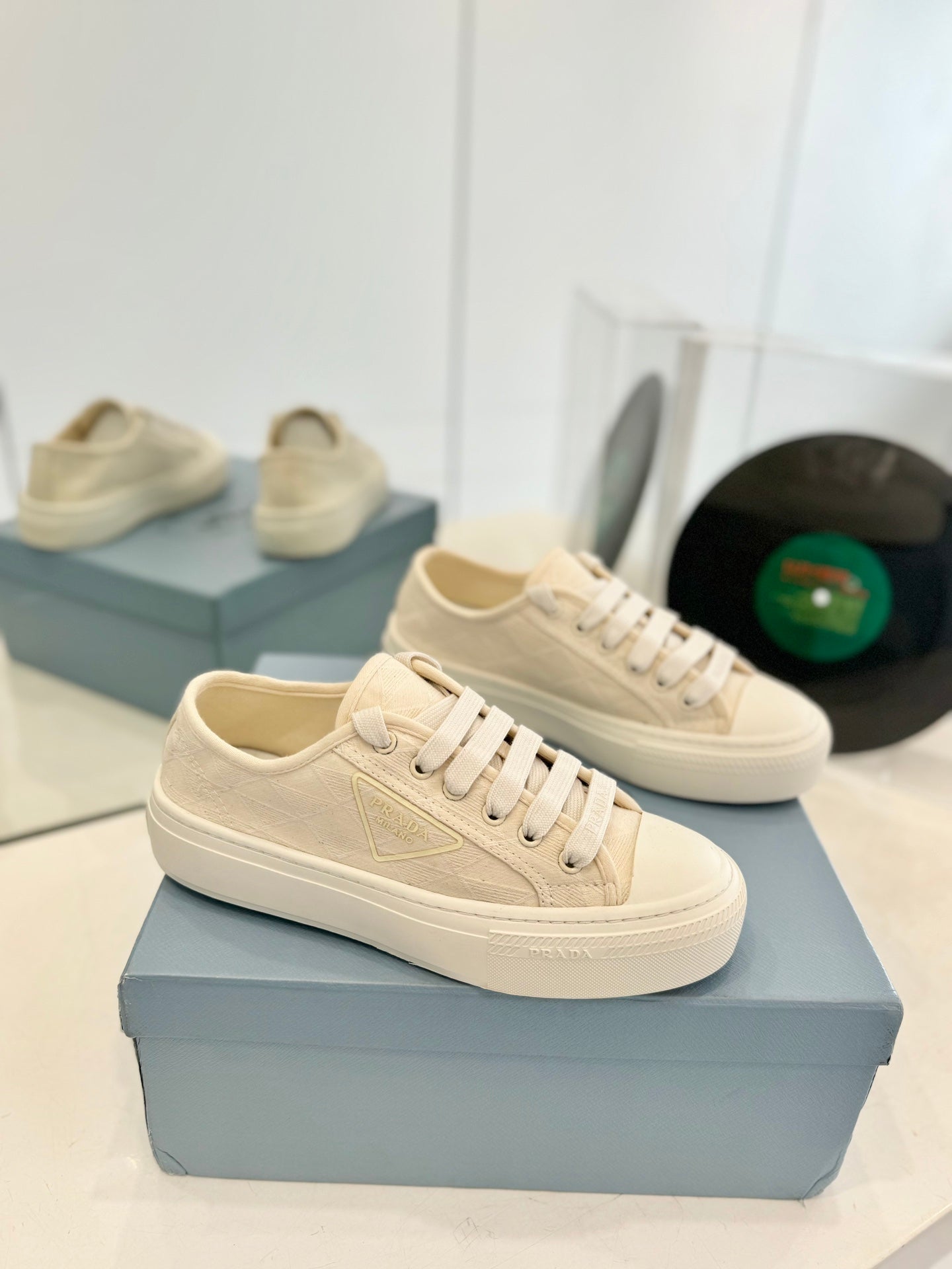 P-Sneakers