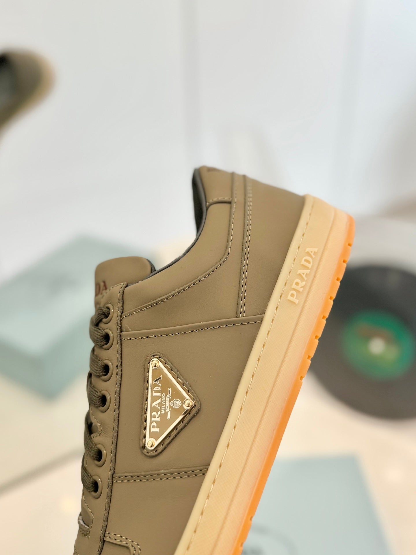 P-Sneakers