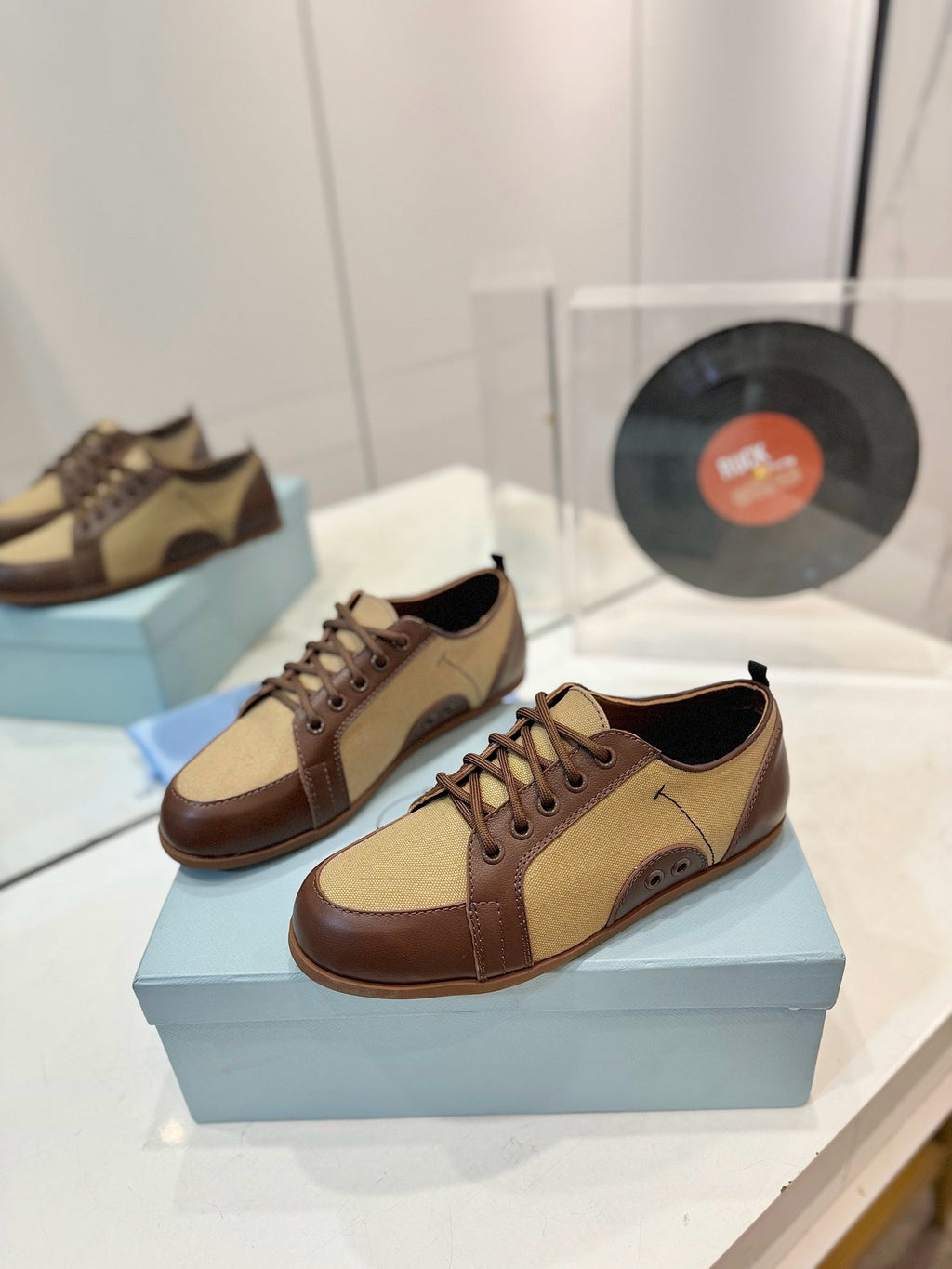 P-Sneakers