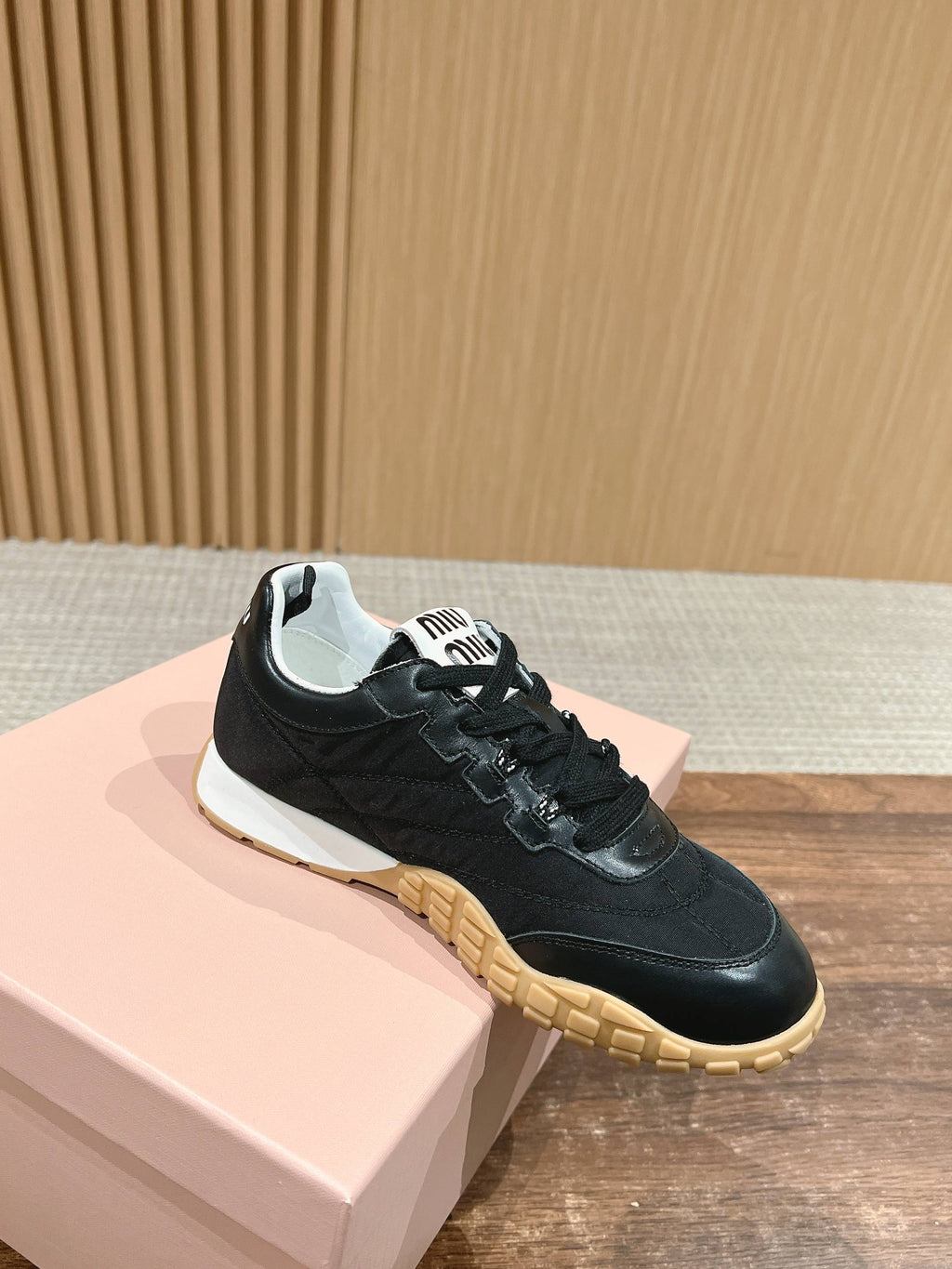 M-Sneakers