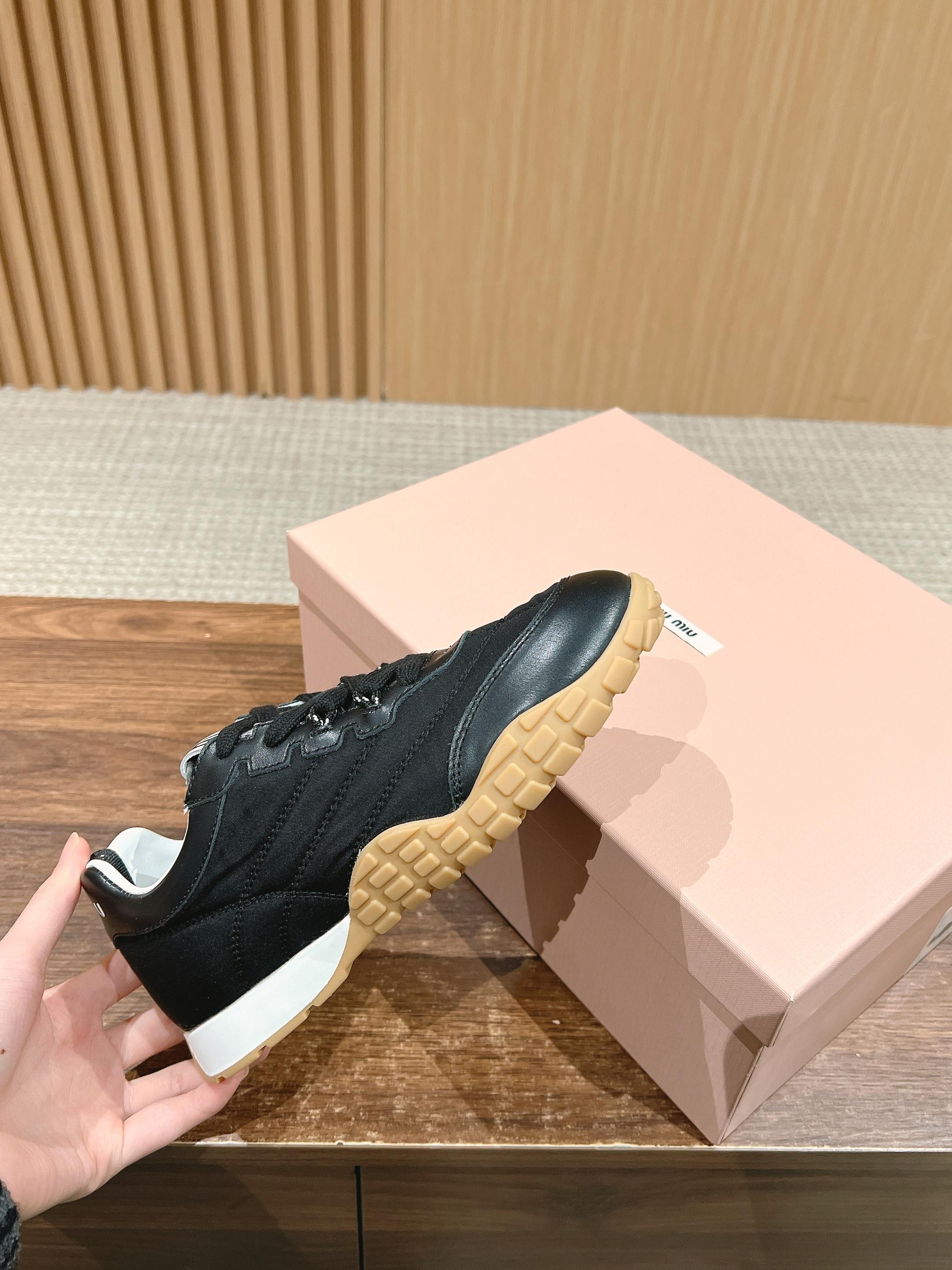 M-Sneakers