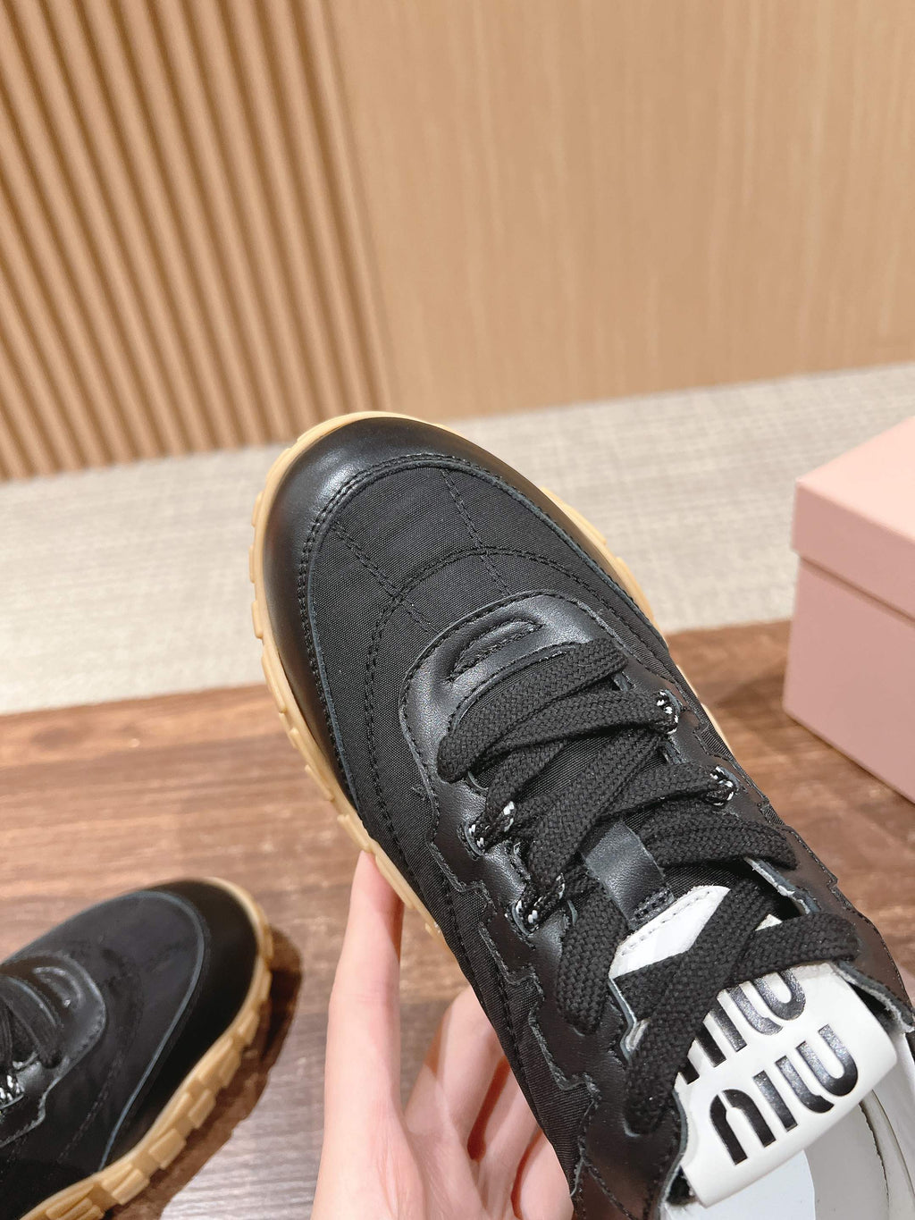 M-Sneakers