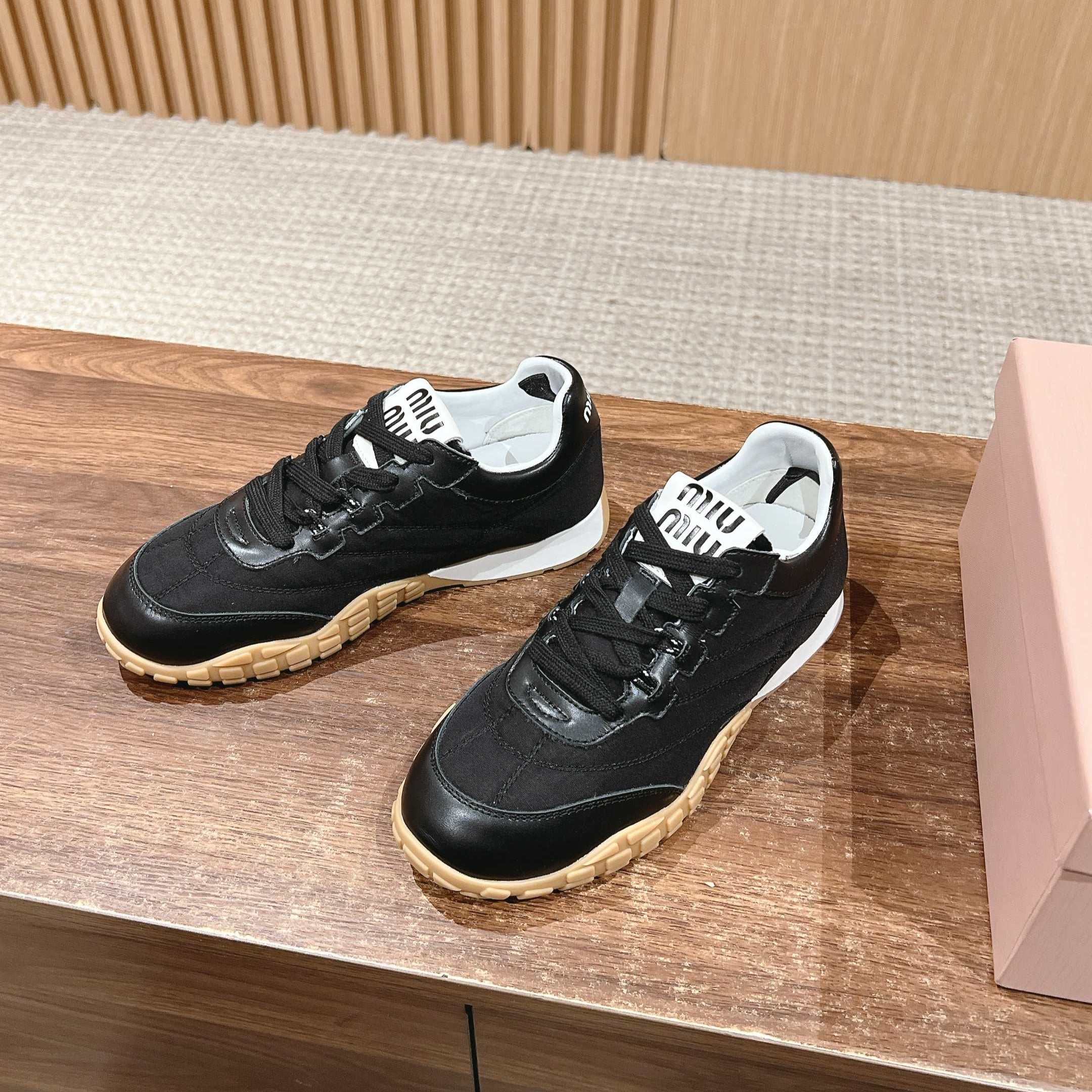 M-Sneakers