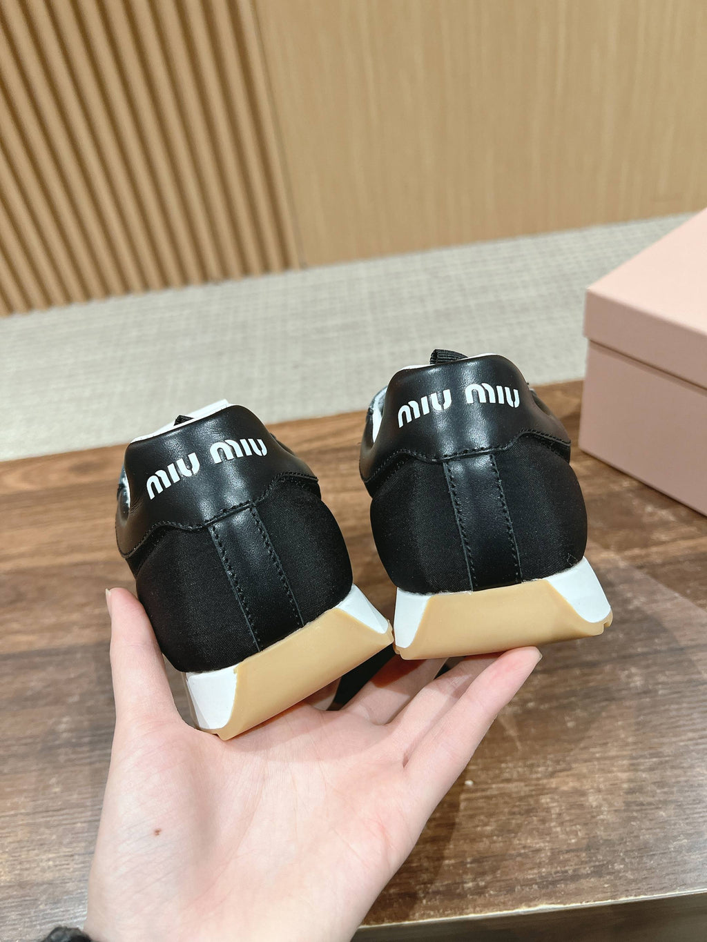 M-Sneakers