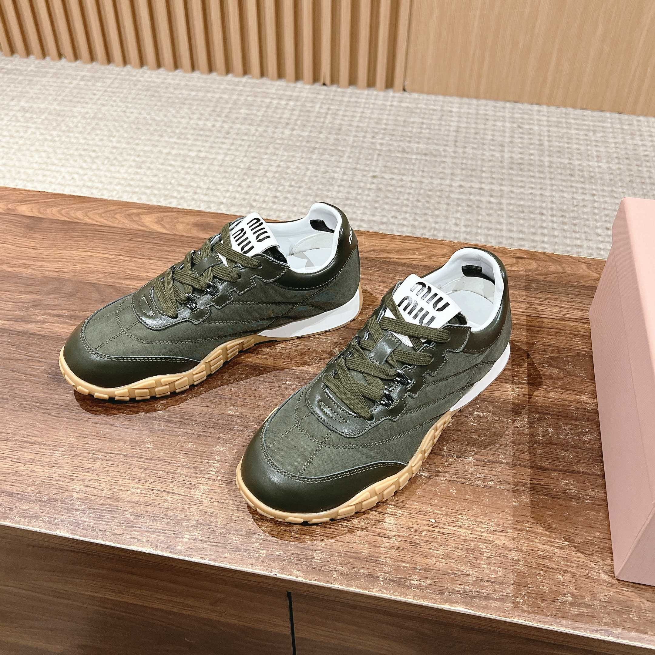 M-Sneakers
