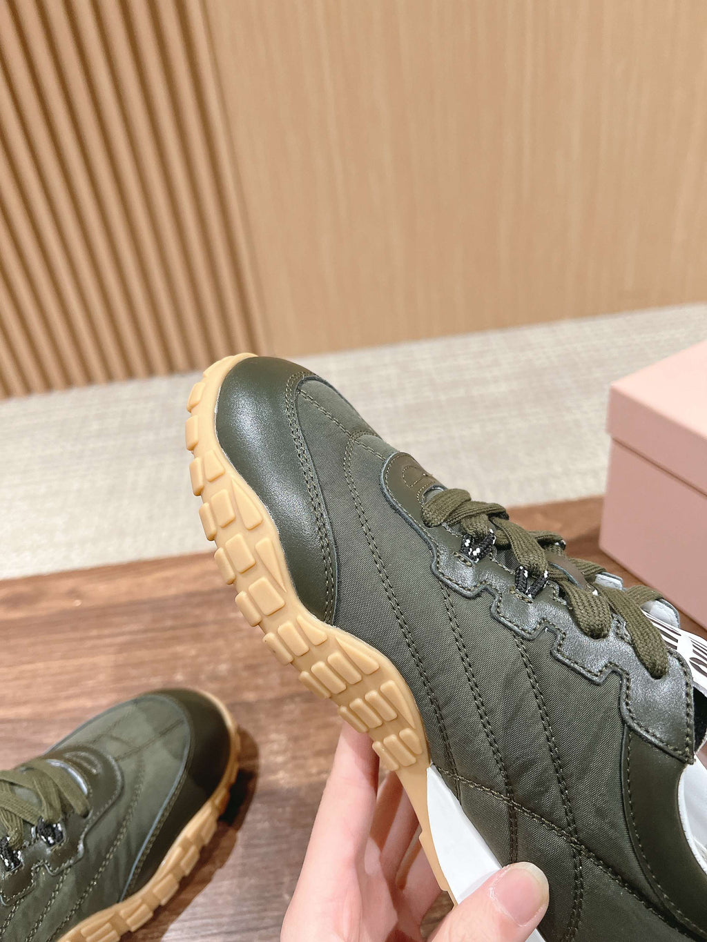 M-Sneakers