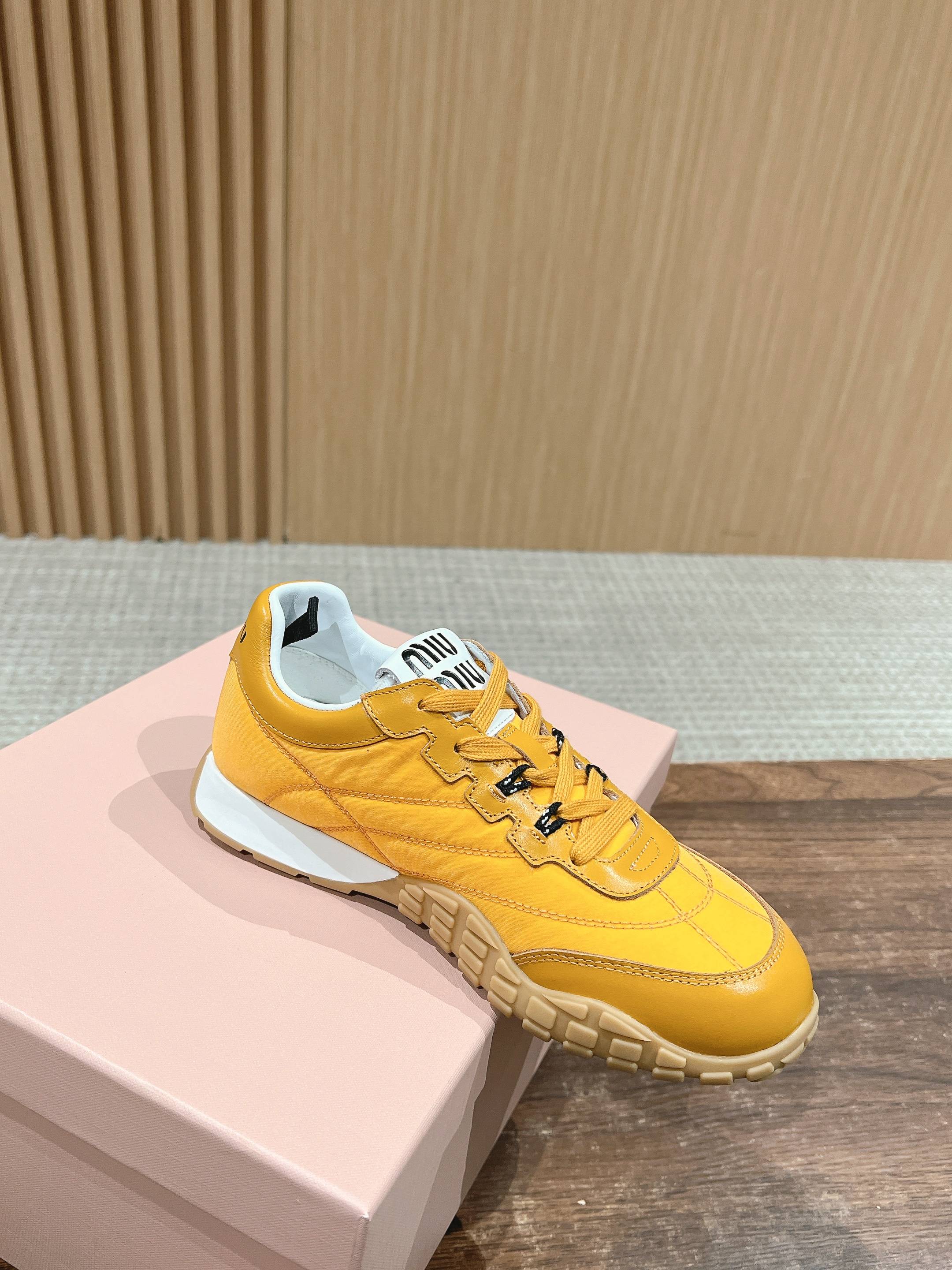 M-Sneakers