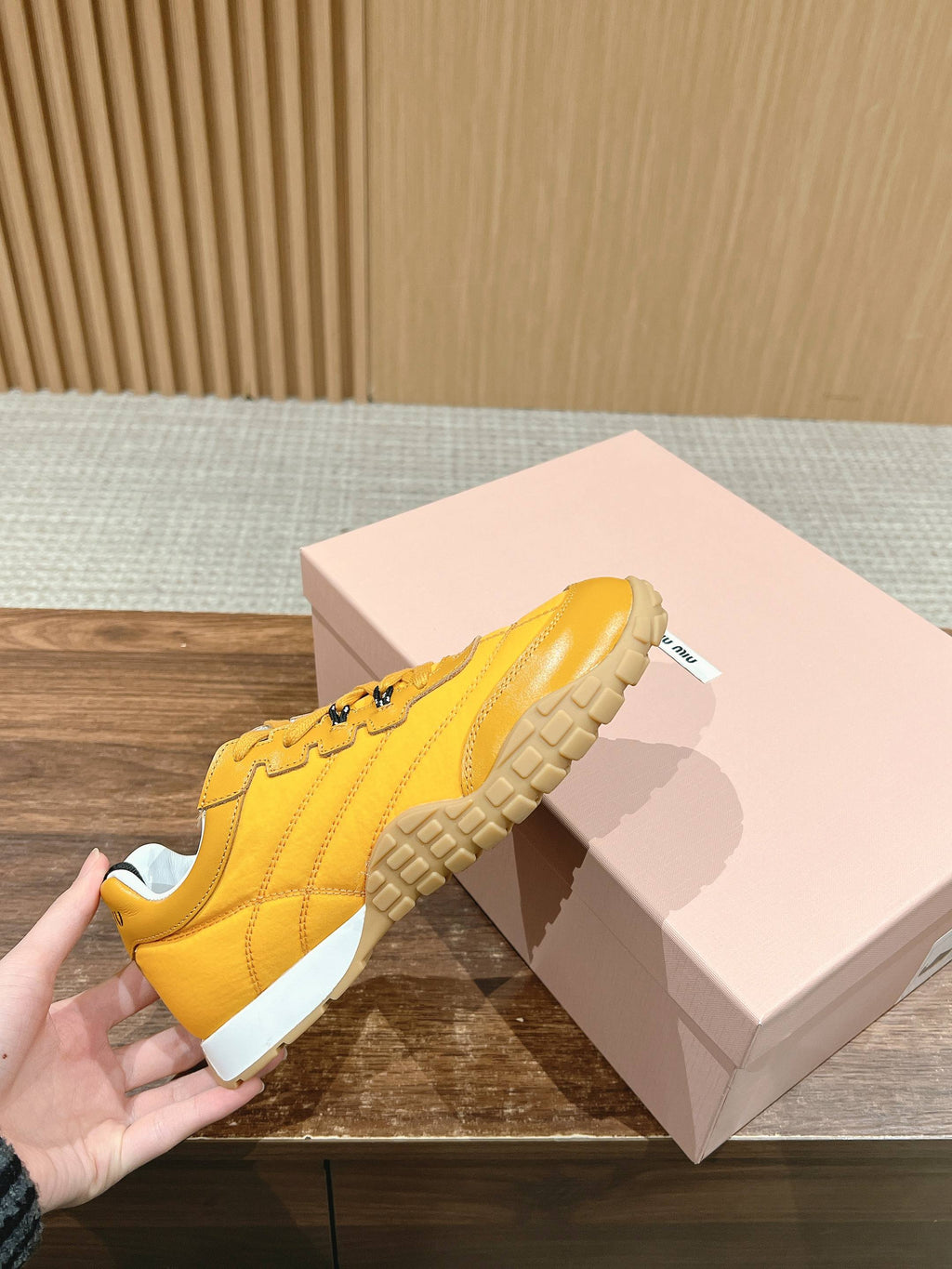 M-Sneakers