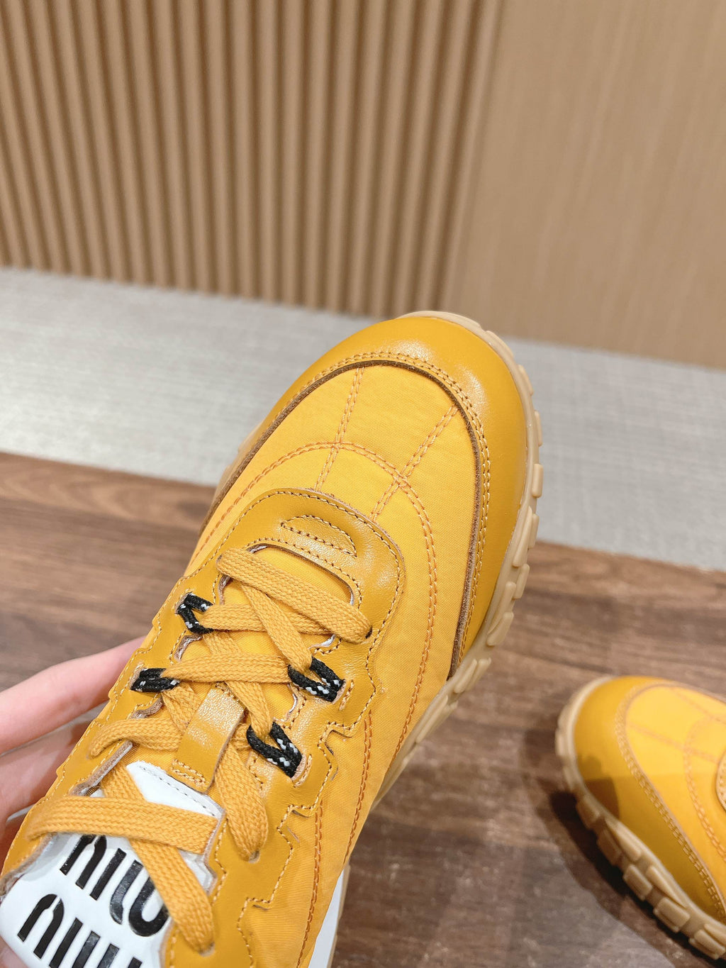 M-Sneakers