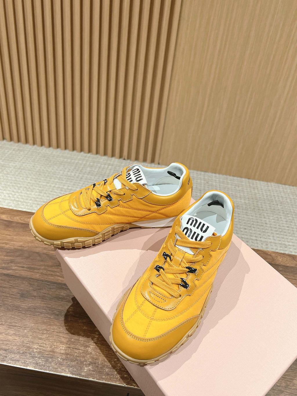 M-Sneakers