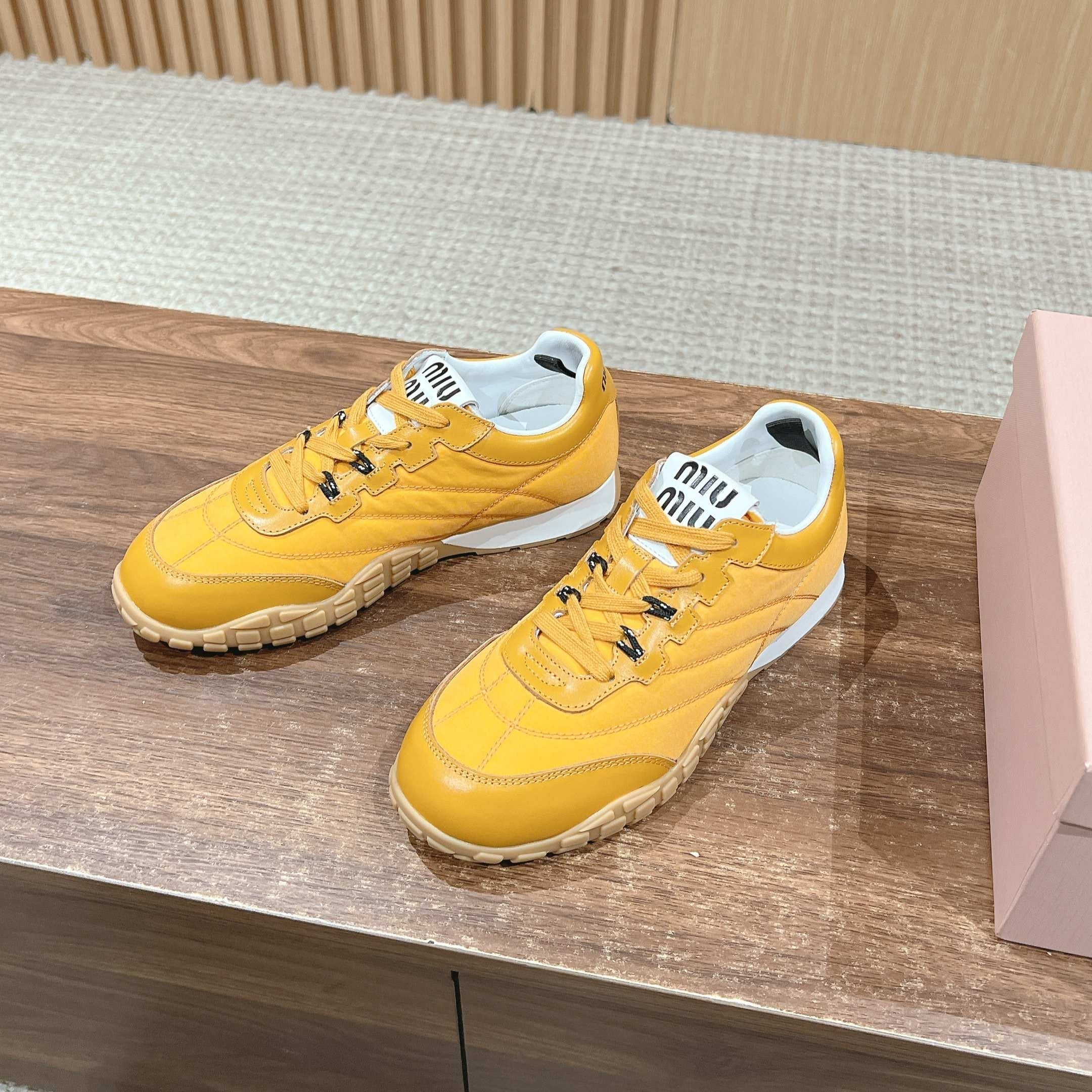 M-Sneakers