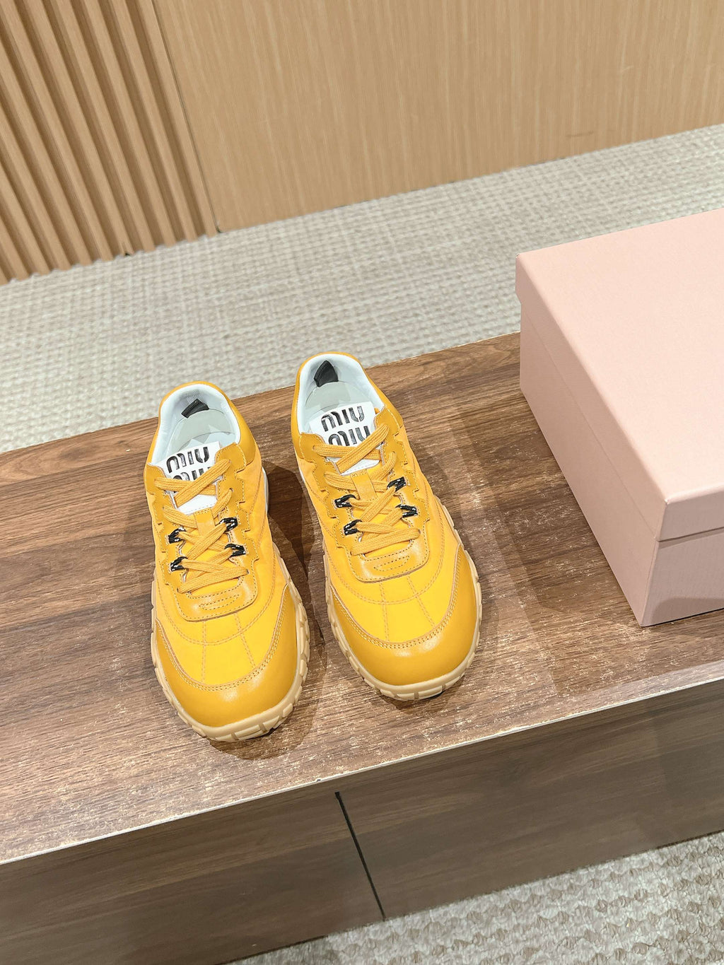 M-Sneakers