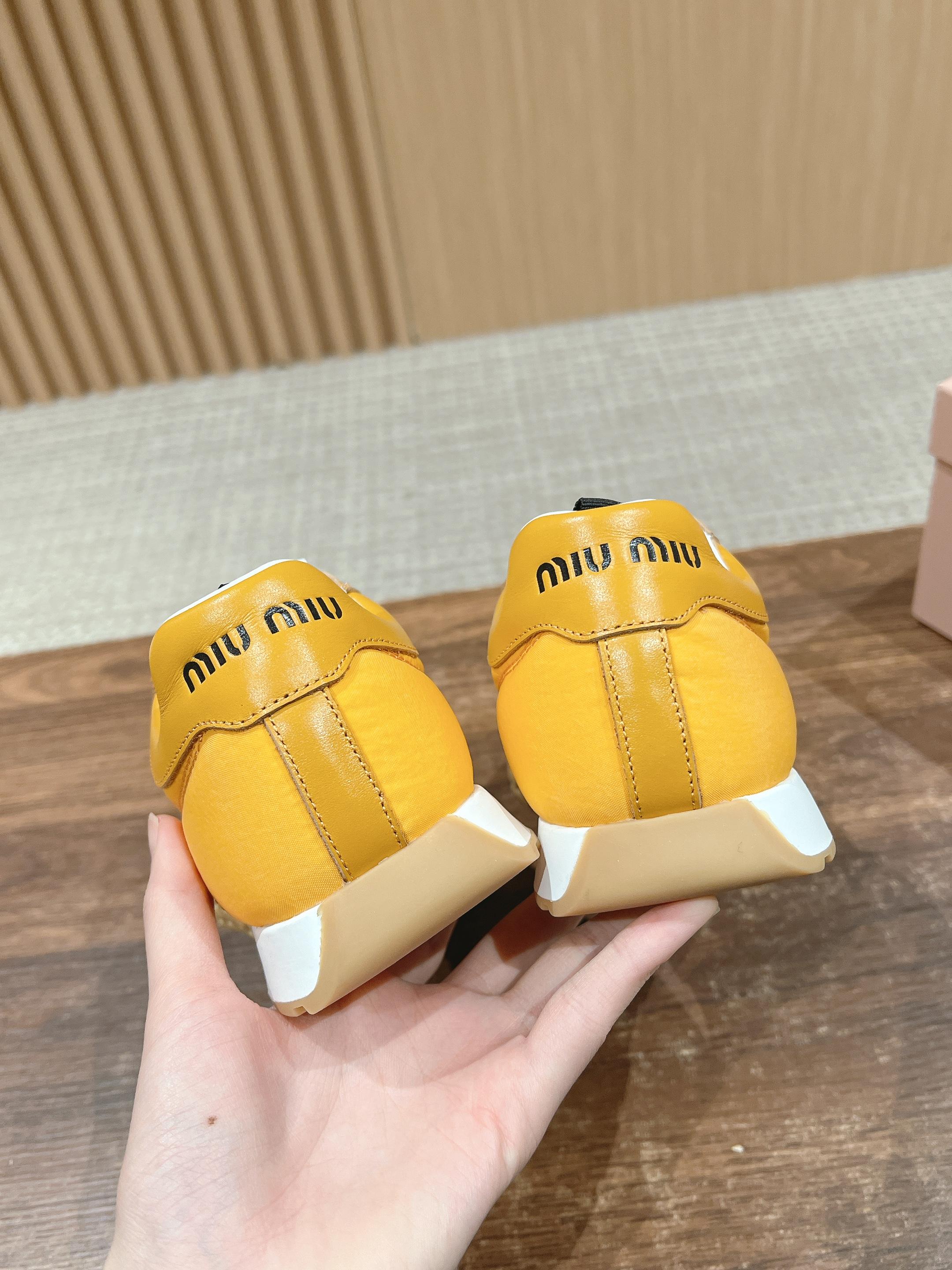 M-Sneakers
