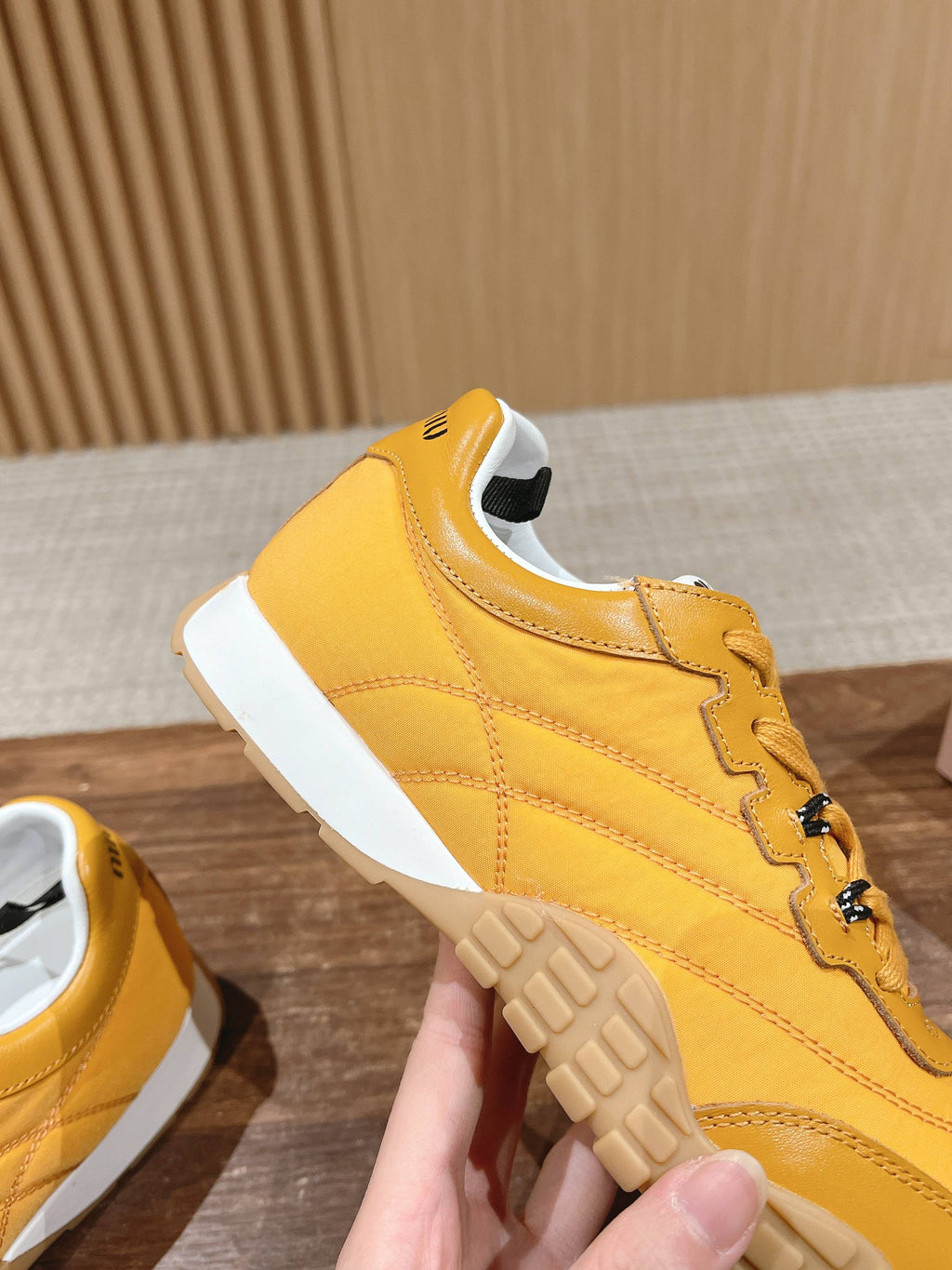M-Sneakers