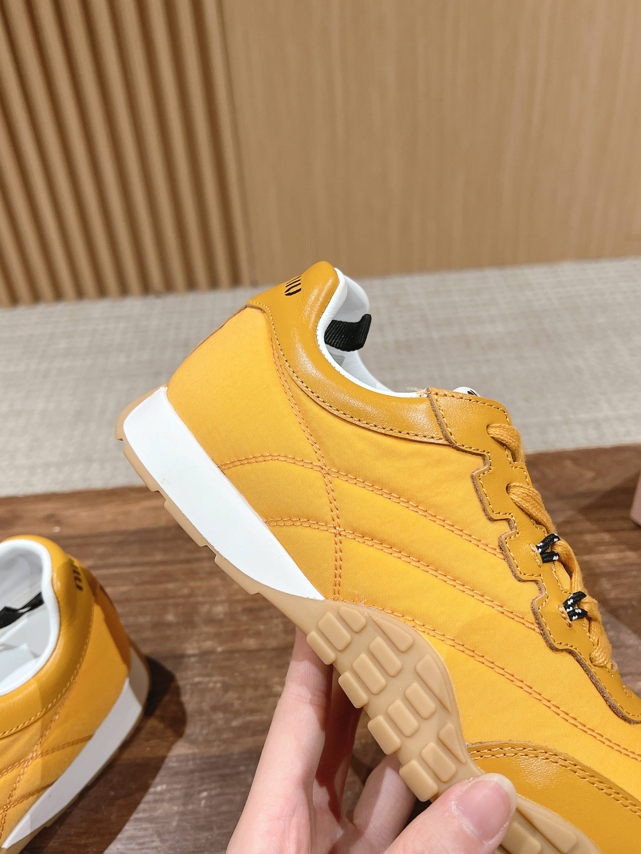M-Sneakers