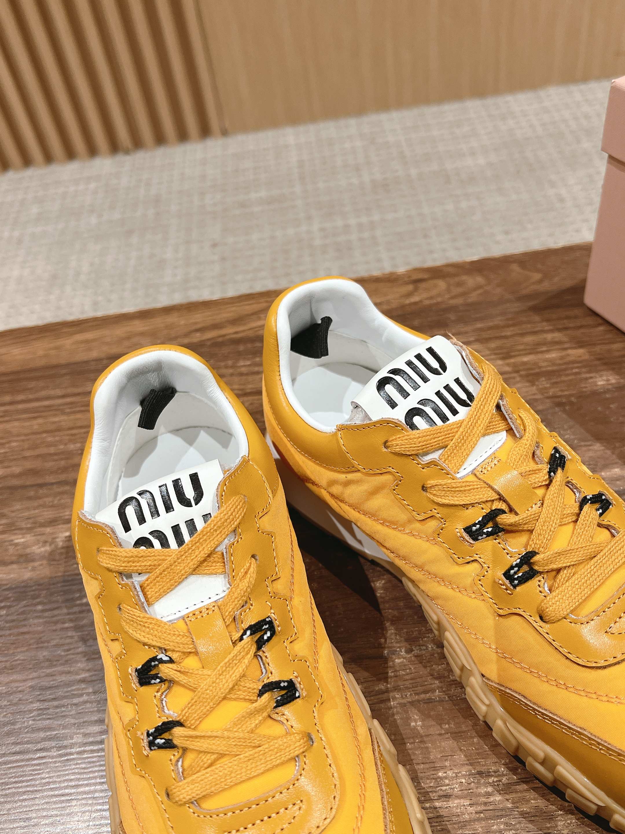 M-Sneakers