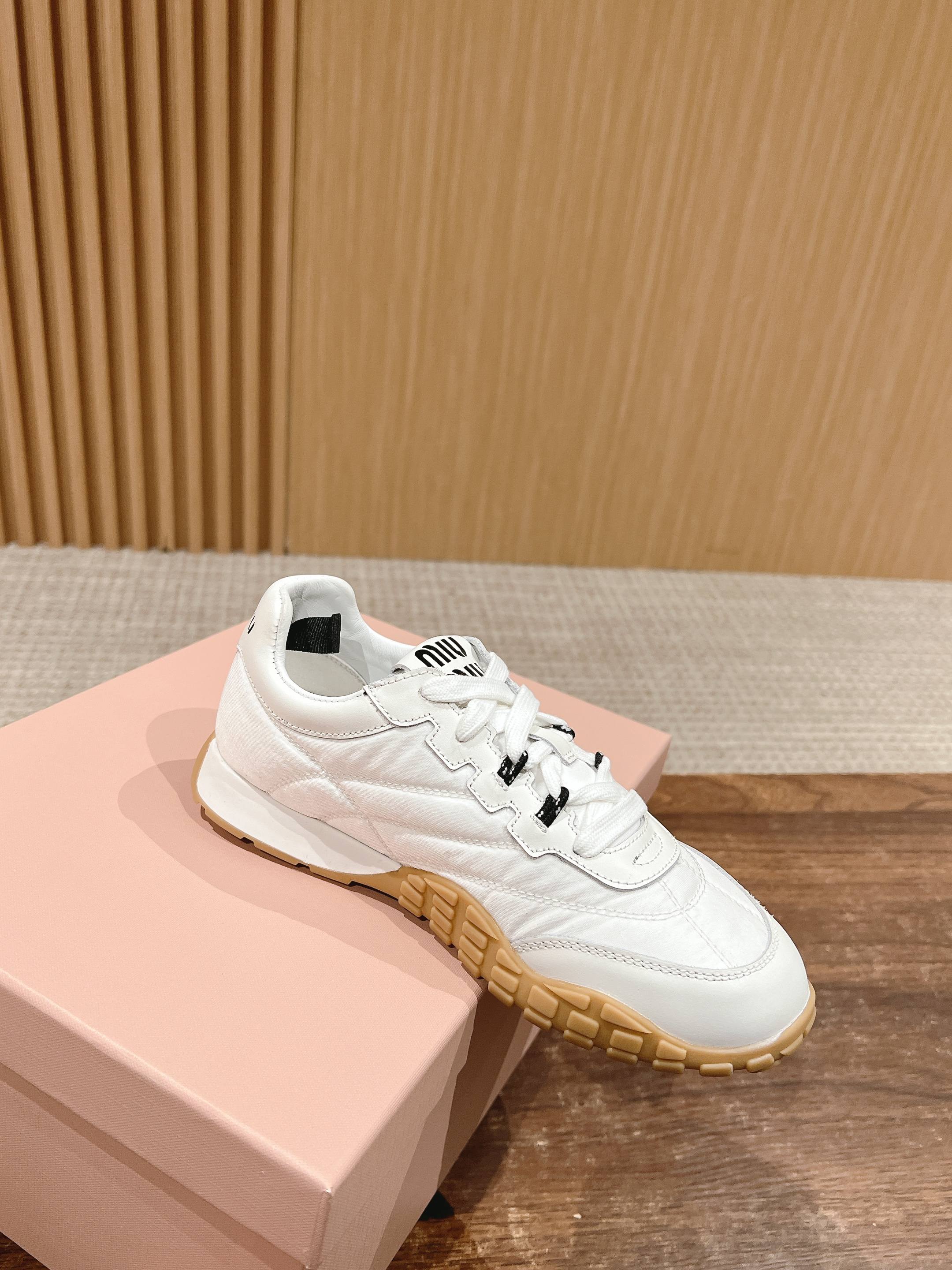 M-Sneakers