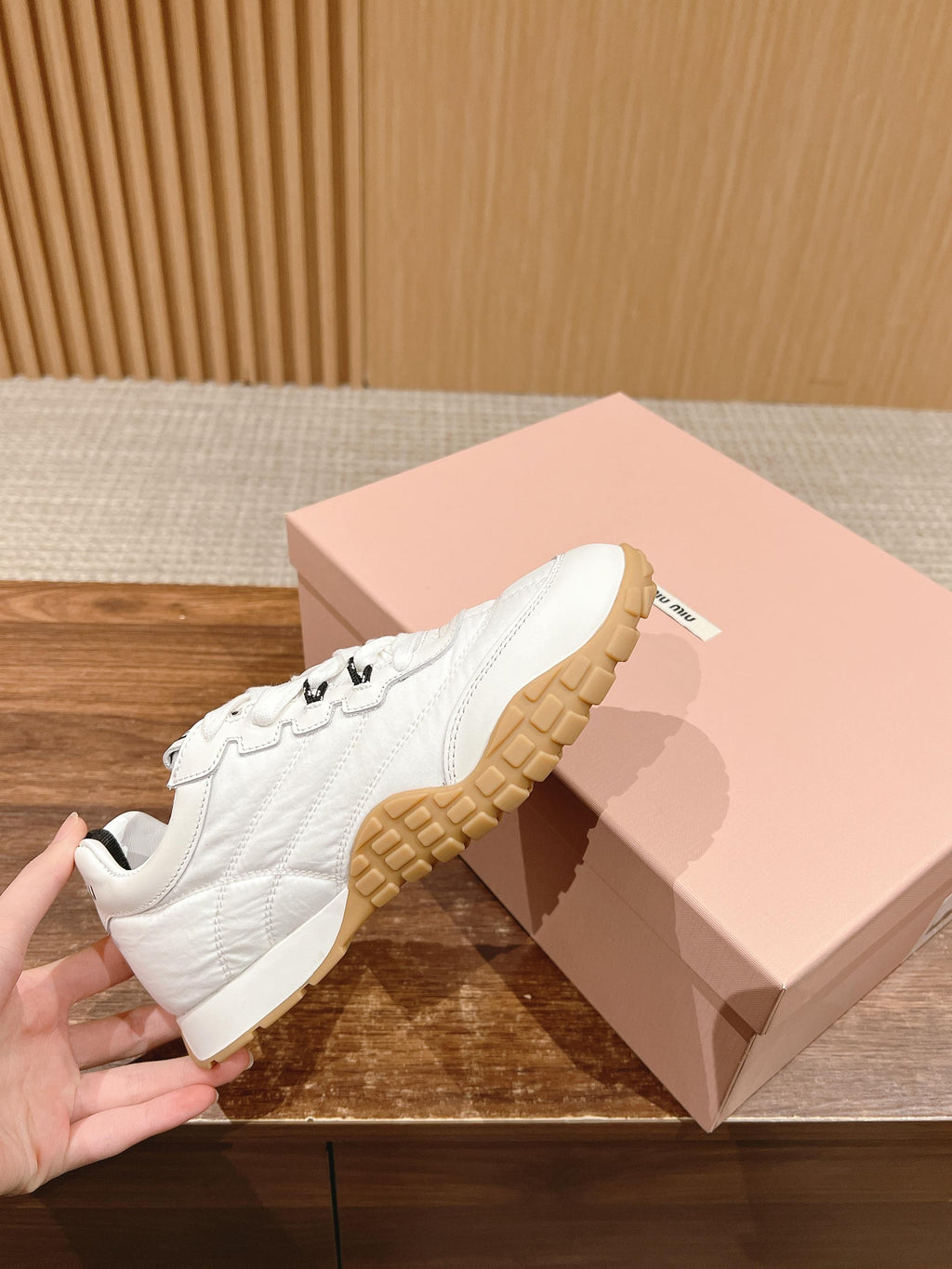 M-Sneakers