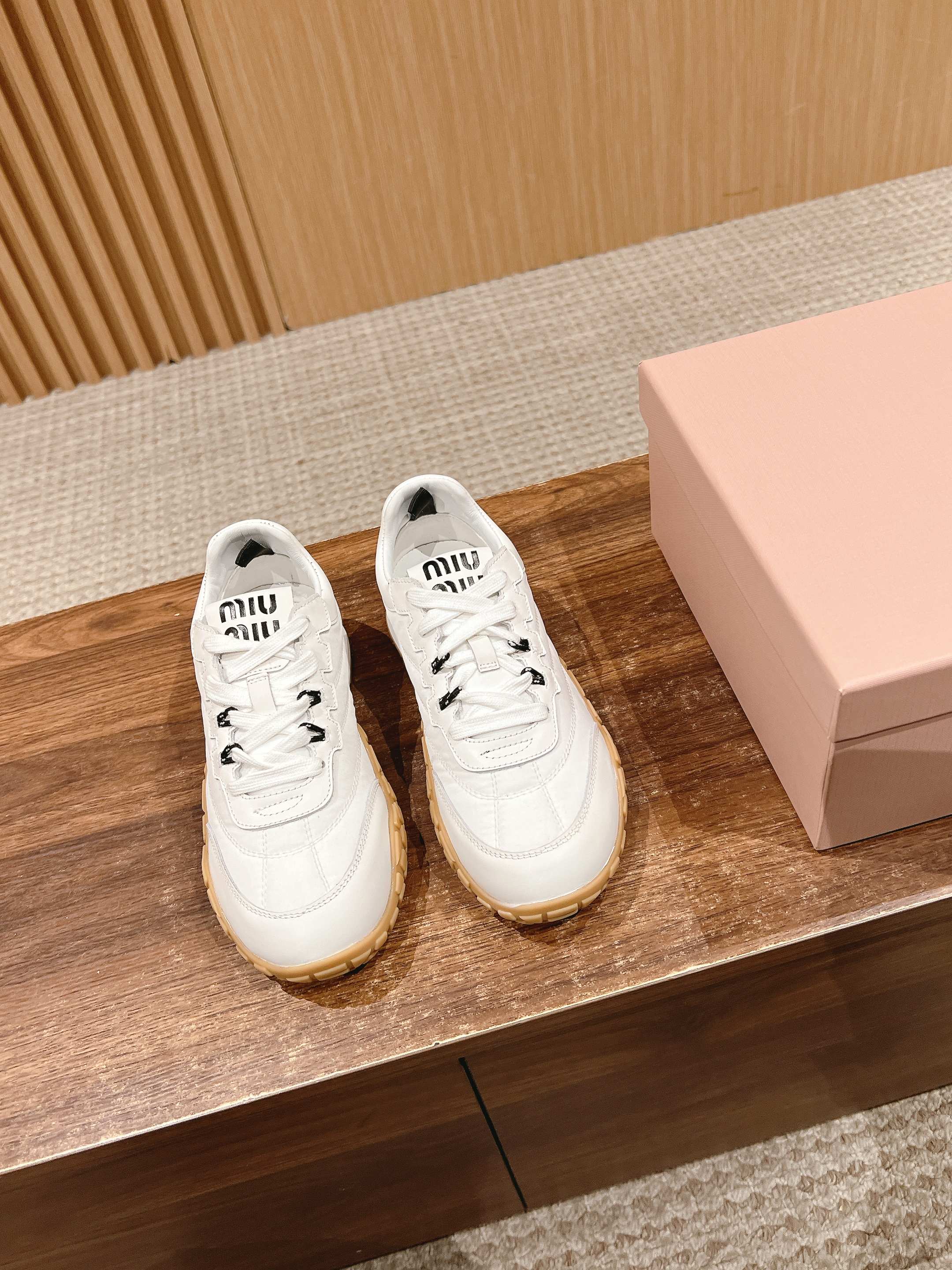 M-Sneakers