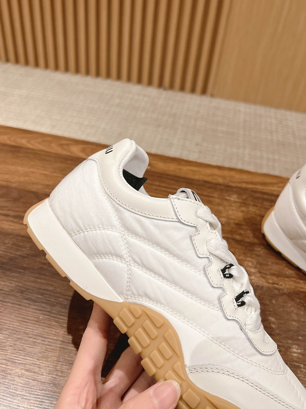 M-Sneakers