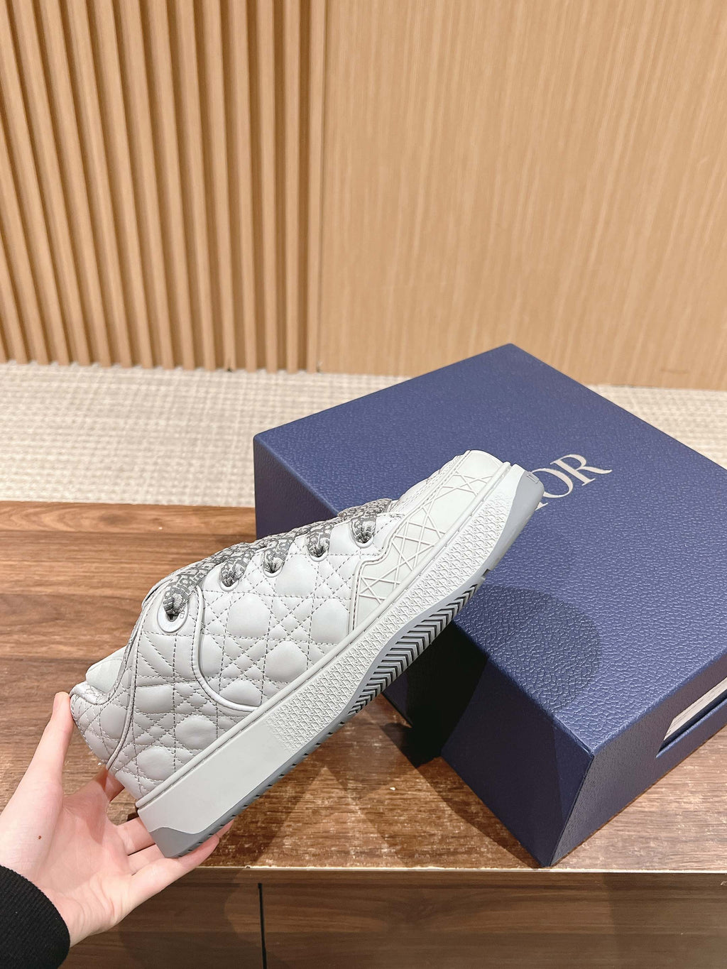 D-Sneakers