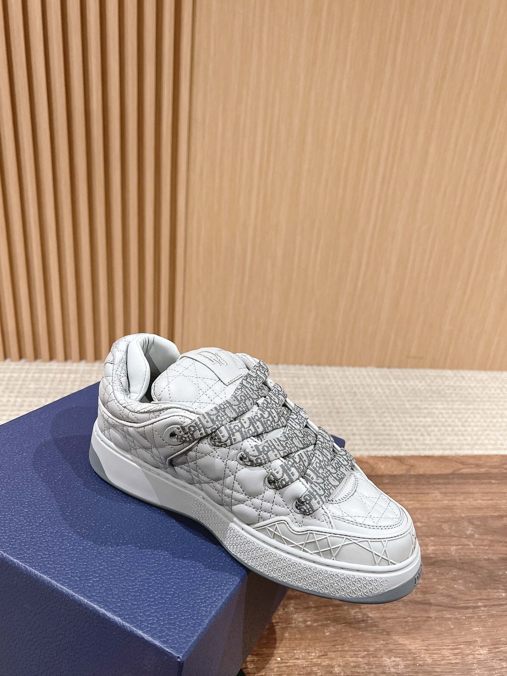 D-Sneakers