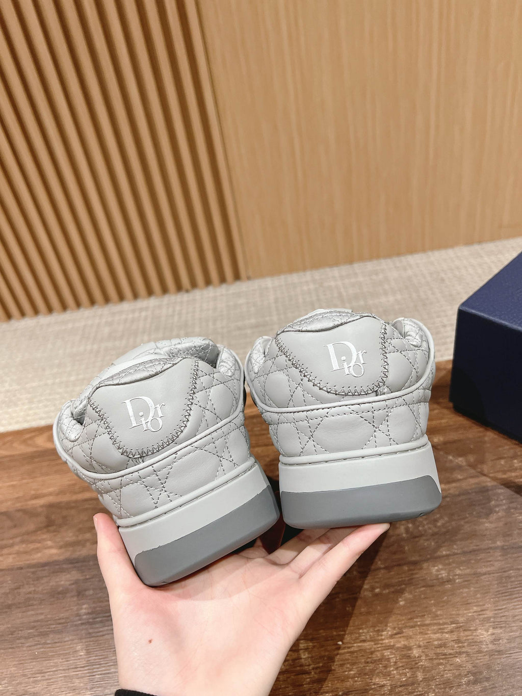 D-Sneakers