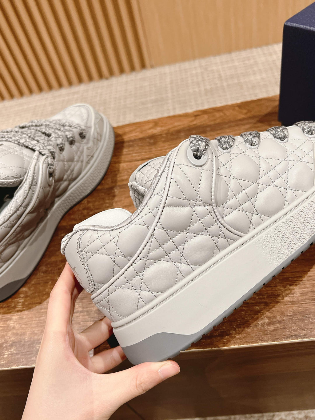 D-Sneakers