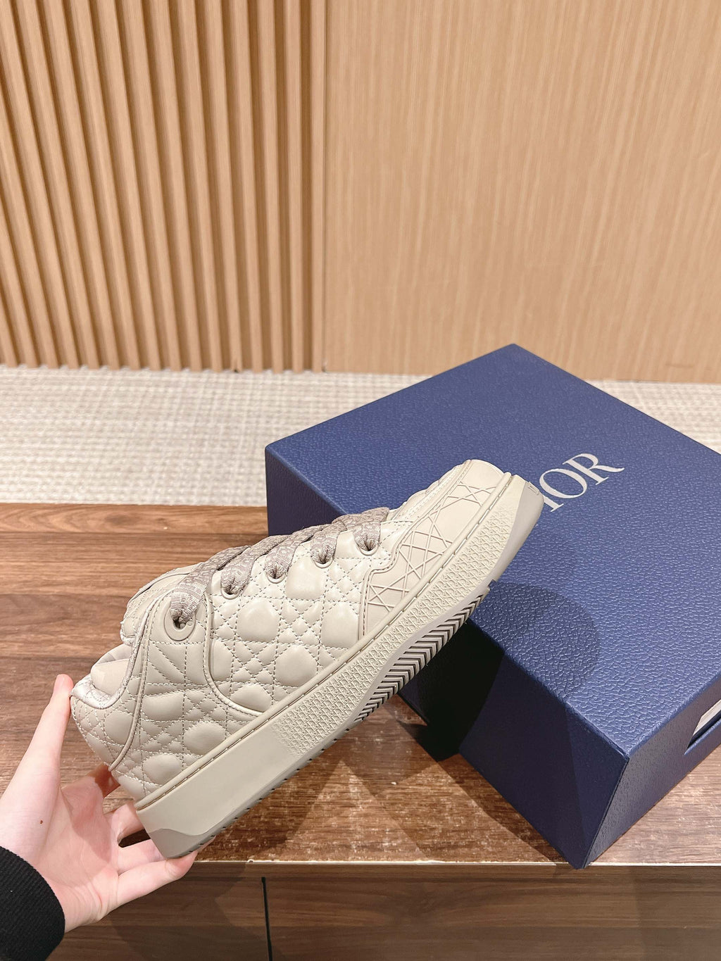 D-Sneakers