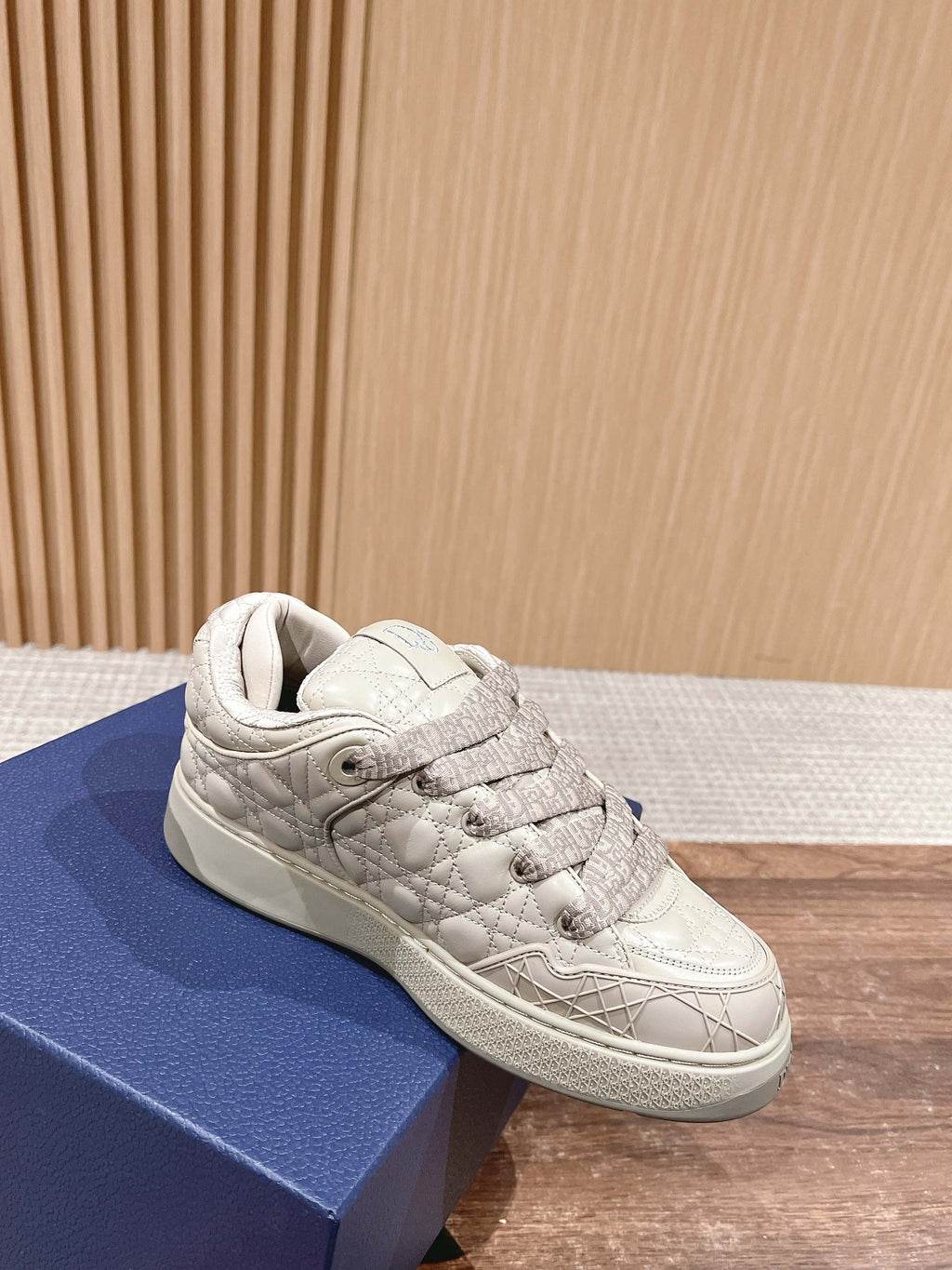 D-Sneakers