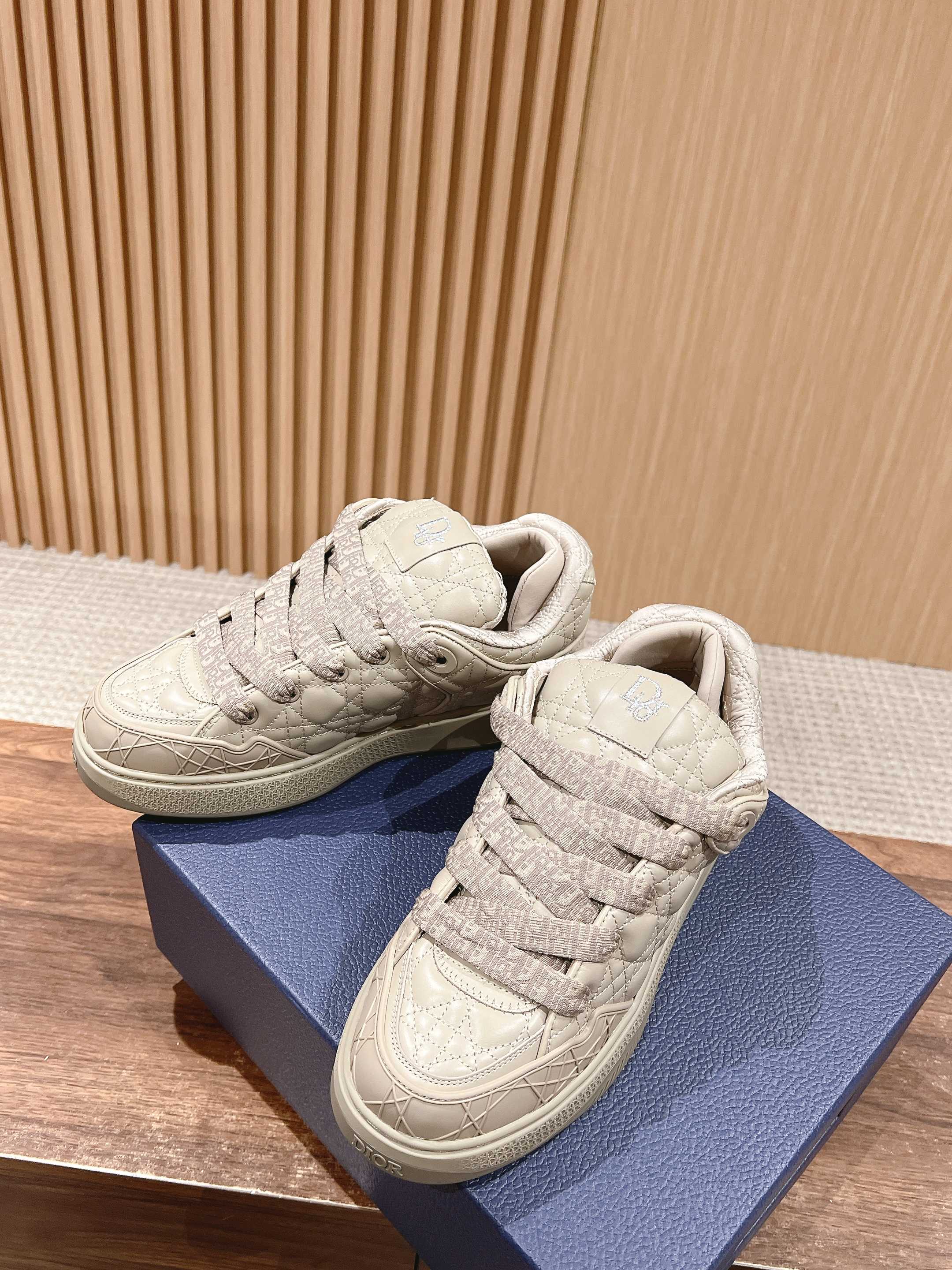 D-Sneakers