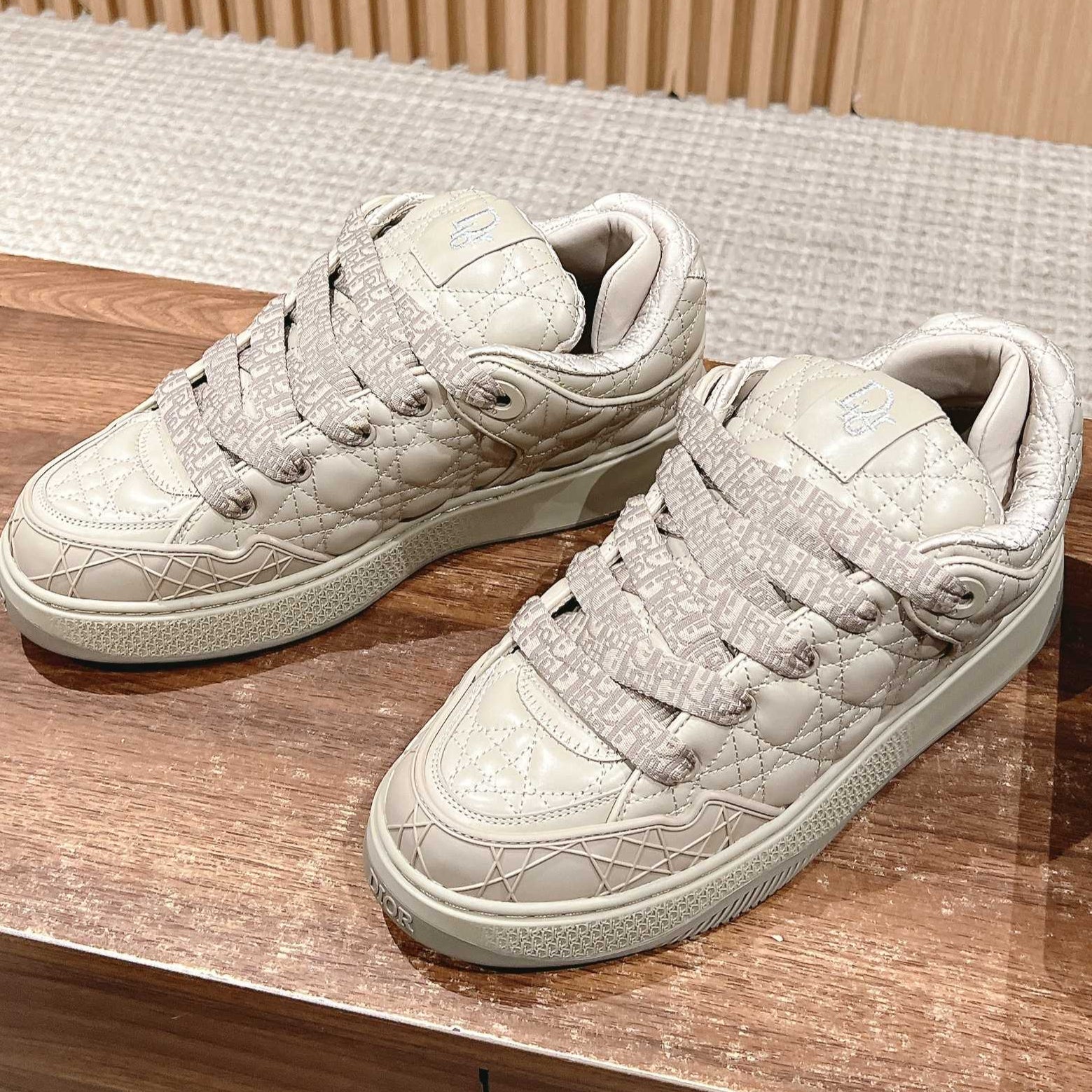 D-Sneakers