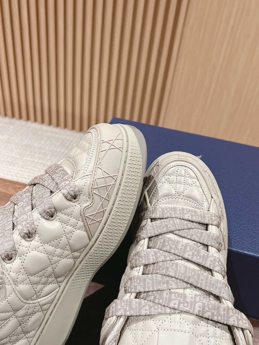 D-Sneakers